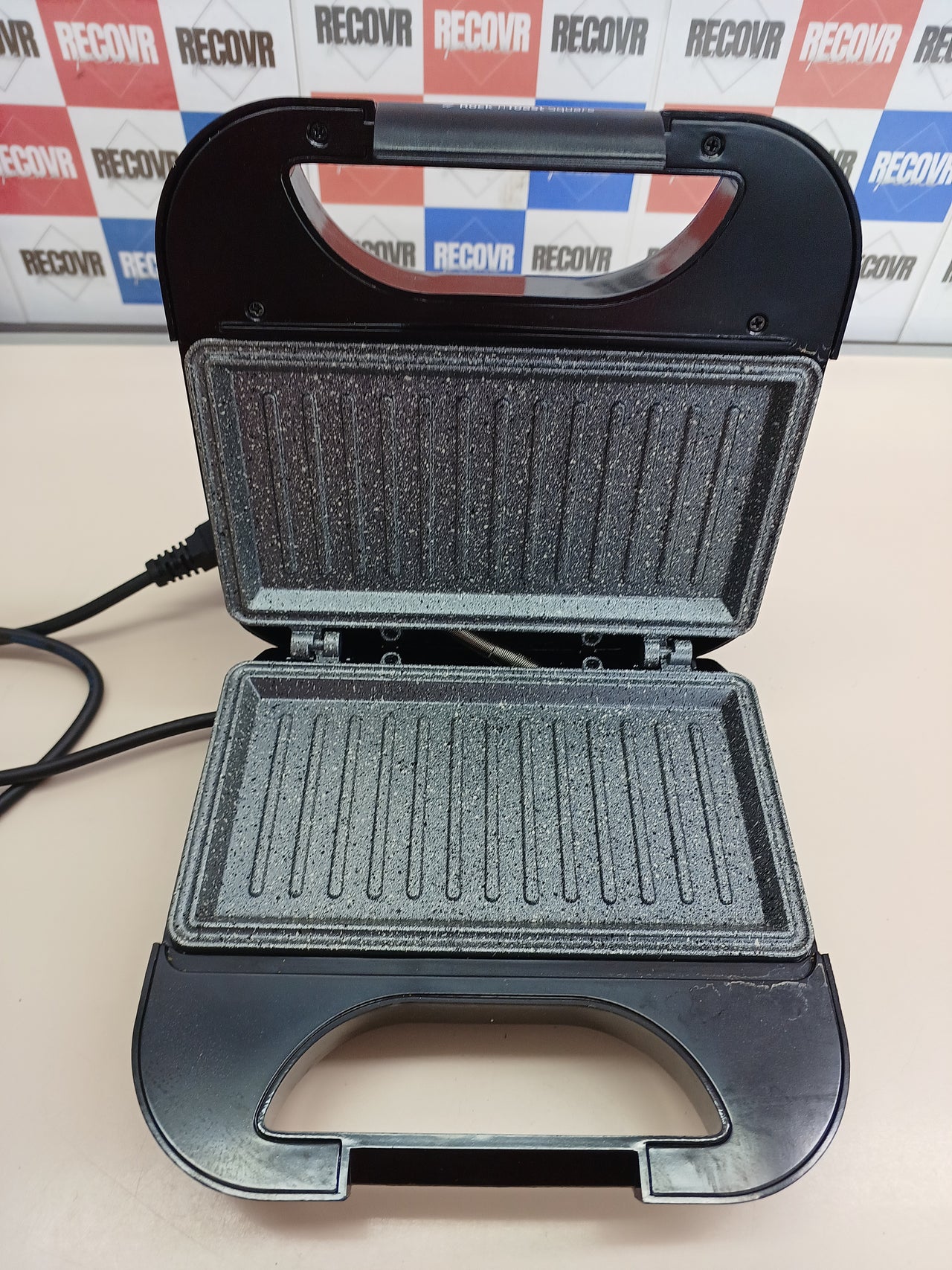Sandwichera 750W 2 sándwiches antiadherente piedra - Cecotec