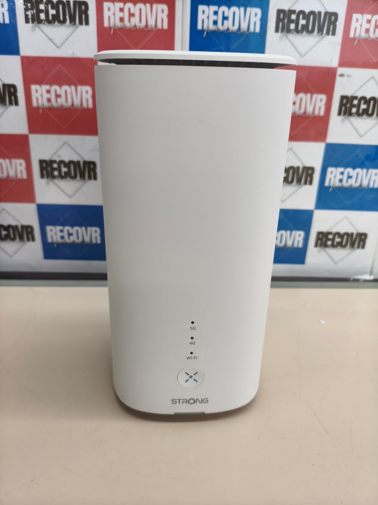 Router 5G Strong WiFi 6 AX3000 con ranura SIM y puerto 2,5 GbE