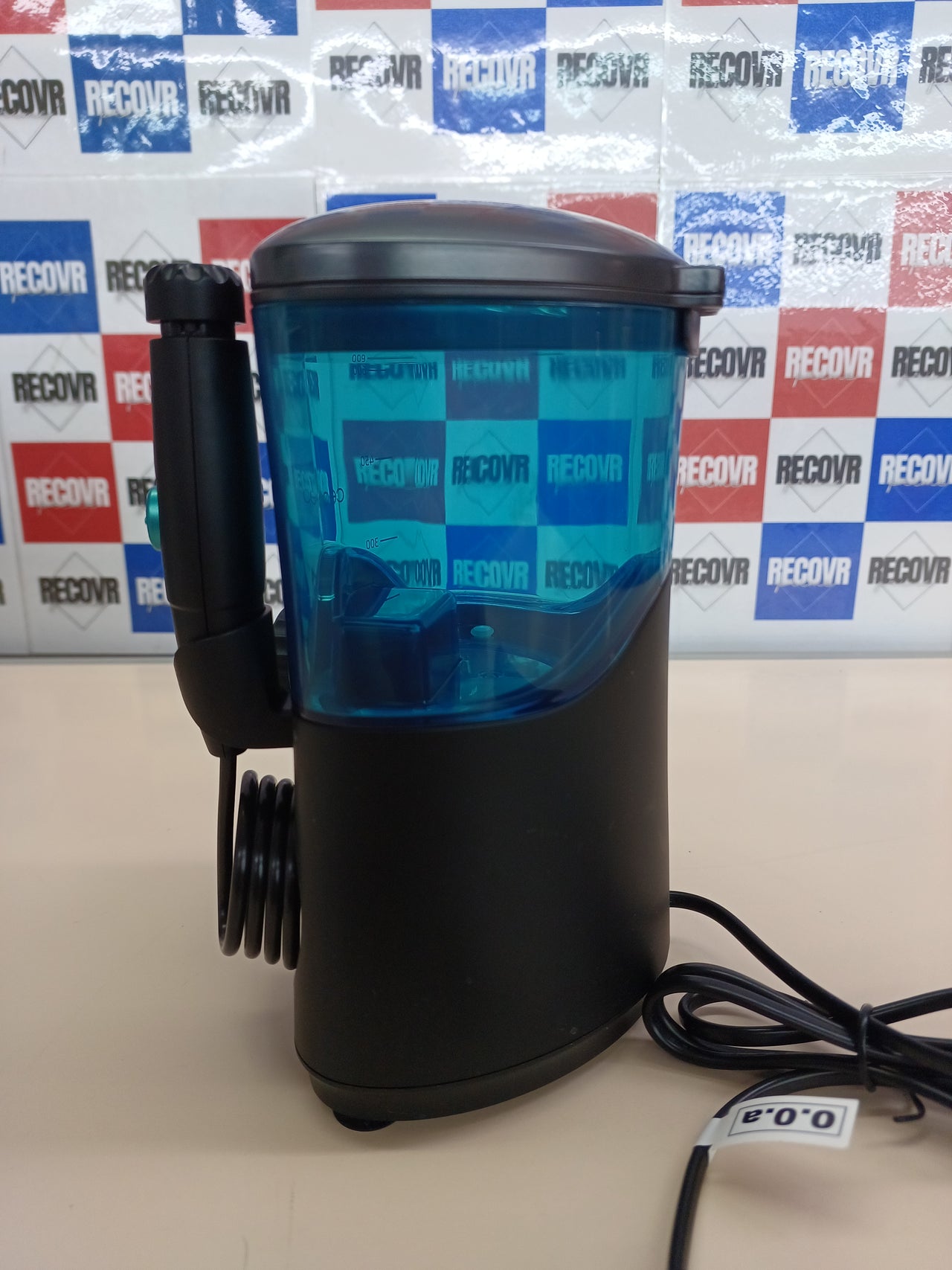 Cecotec Centro de Estación Bucal o Dental Bamba ToothCare Jet Clean. 18 W, Irrigador 600 ml de Capacidad, 10 Niveles de Presión, 7 Cabezales y Cepillo de Dientes Eléctrico con 5 Modos