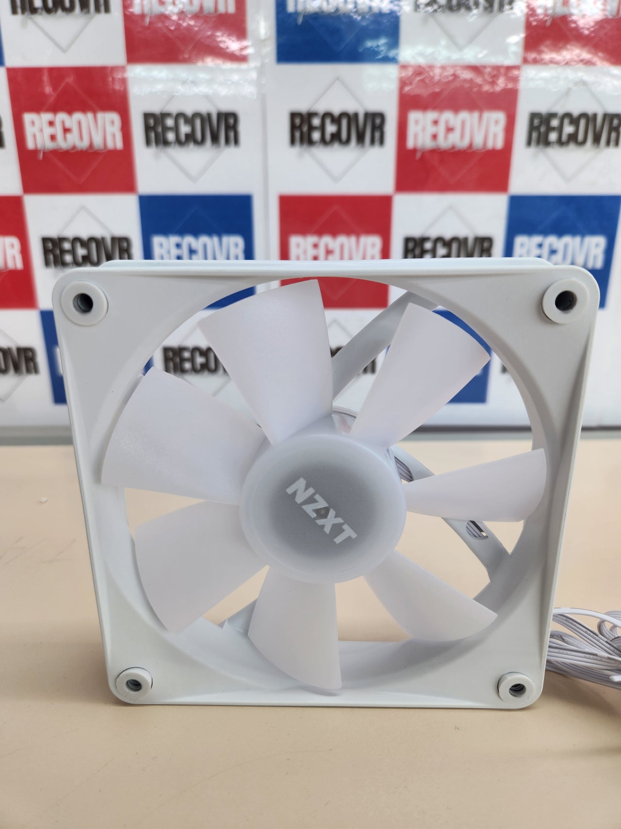 Ventilador RGB 120 mm montado en hub NZXT F120 RGB Core - RF-C12SF-W1