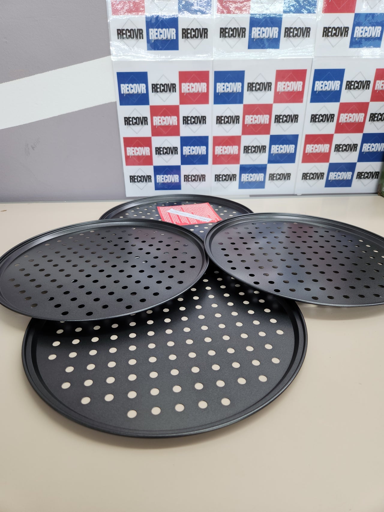 Set 4 Bandejas Pizza, Redondas, Moldes Horno Perforados, Antiadherentes, ∅32 cm, Acero, Masa Casera, Antracita Relaxdays Knusper