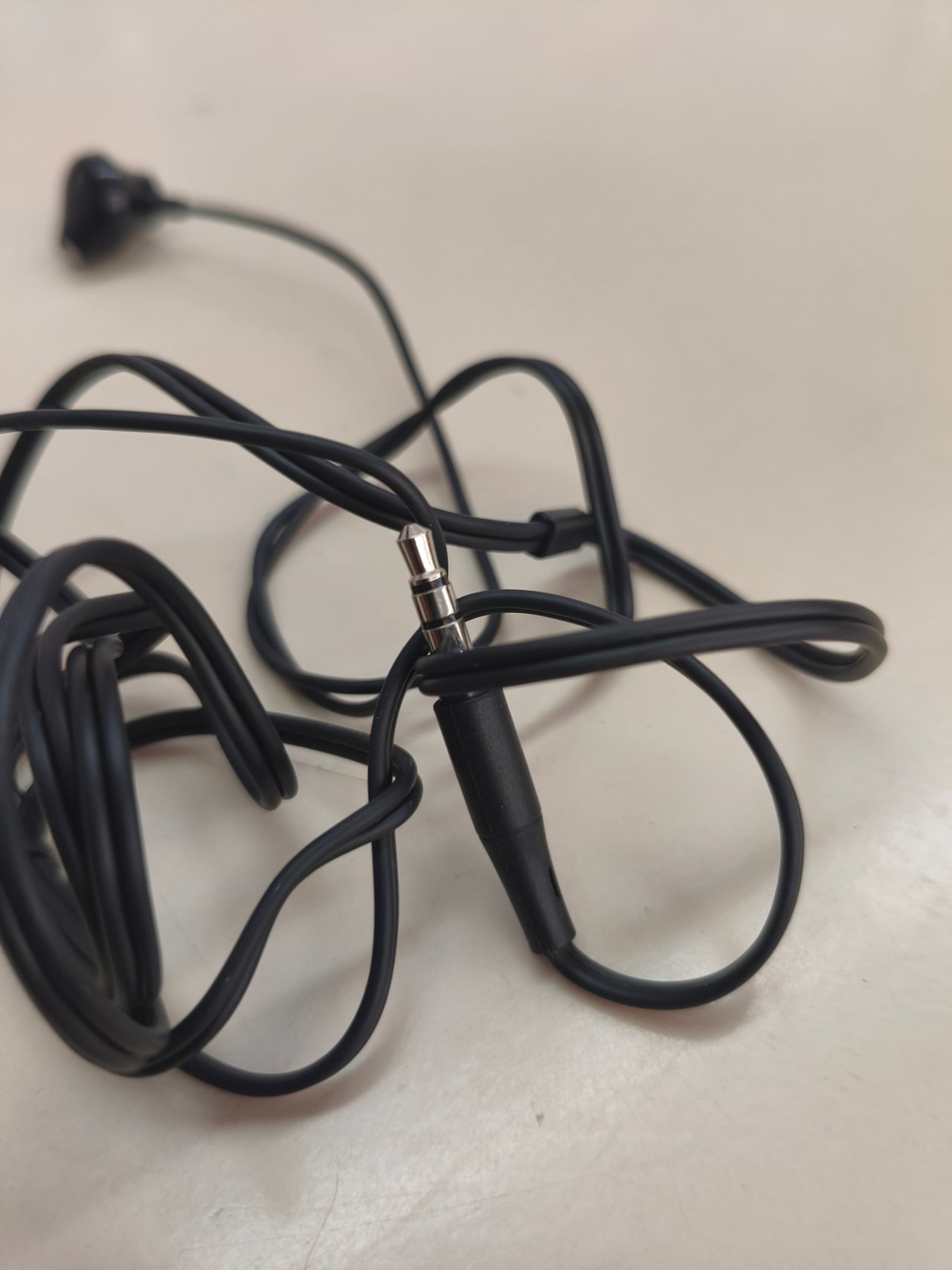 Auriculares intraaurales Philips UE100BK/00 con cable (negros)