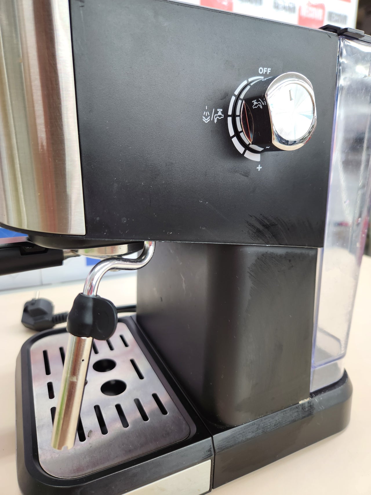 Cafetera 1050W, 20 bares, 1,5L Espresso y Capuccino