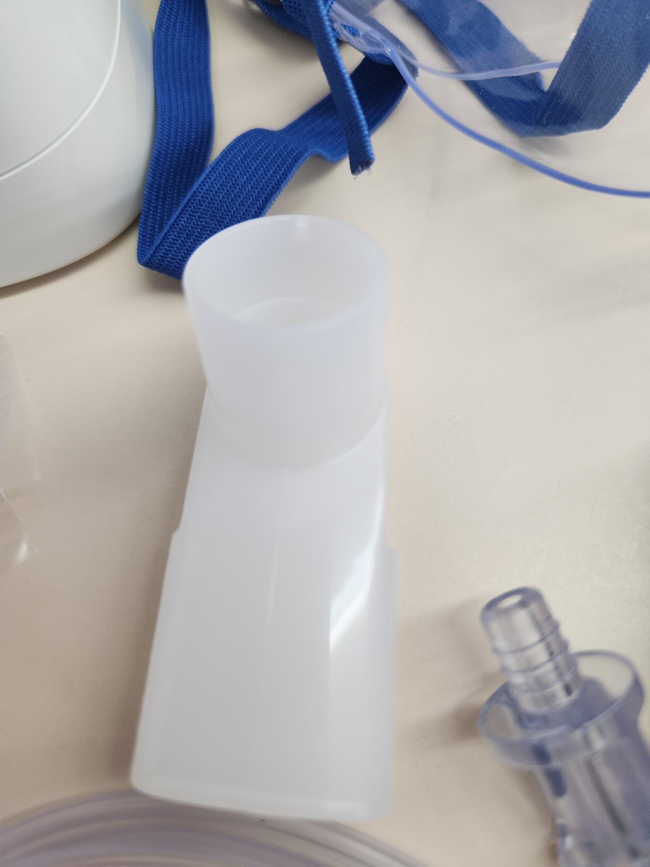 Nebulizador Omron NE-C803-E compacto y silencioso