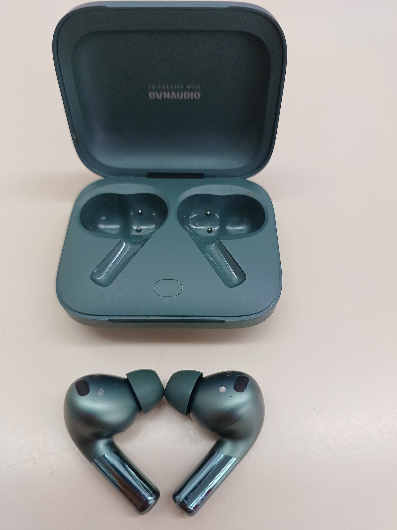 Auriculares ANC, 39h, audio espacial y carga rápida OnePlus