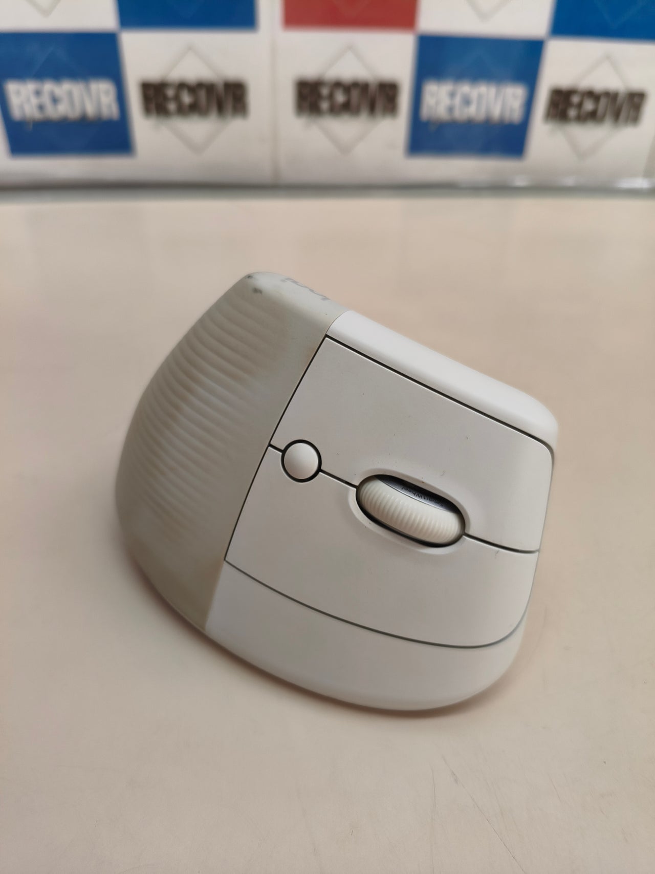 Ratón vertical ergonómico Logitech Lift para Mac, blanco