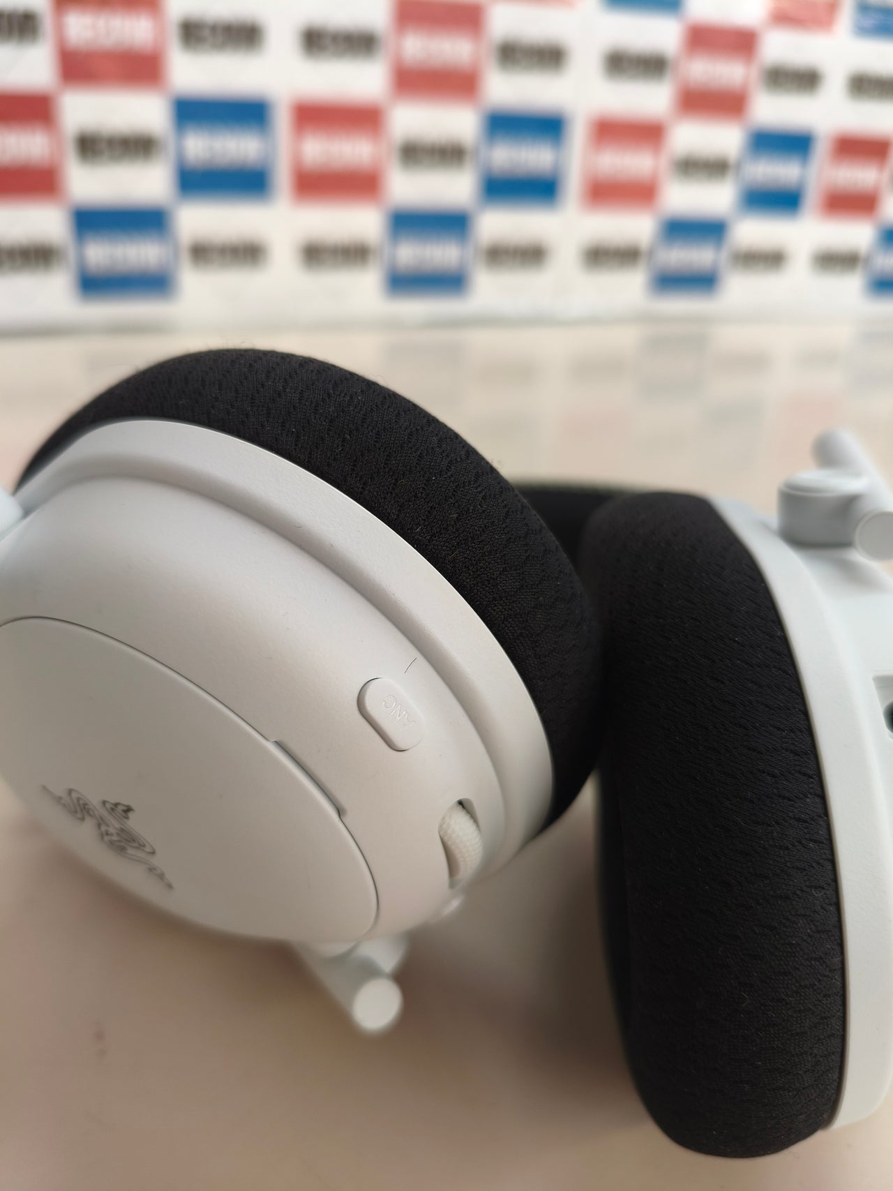 Razer BlackShark V3 Pro, auriculares gaming, ANC, 50 mm, blancos