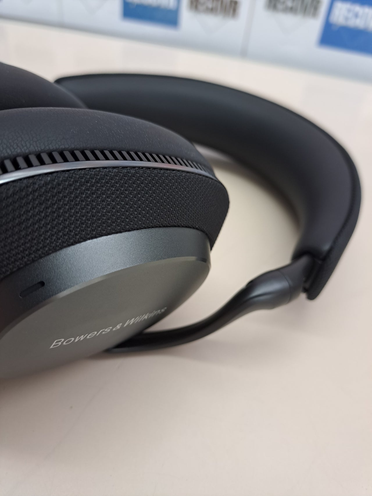 Auriculares over-ear ANC Hi-Res 30h Bowers & Wilki