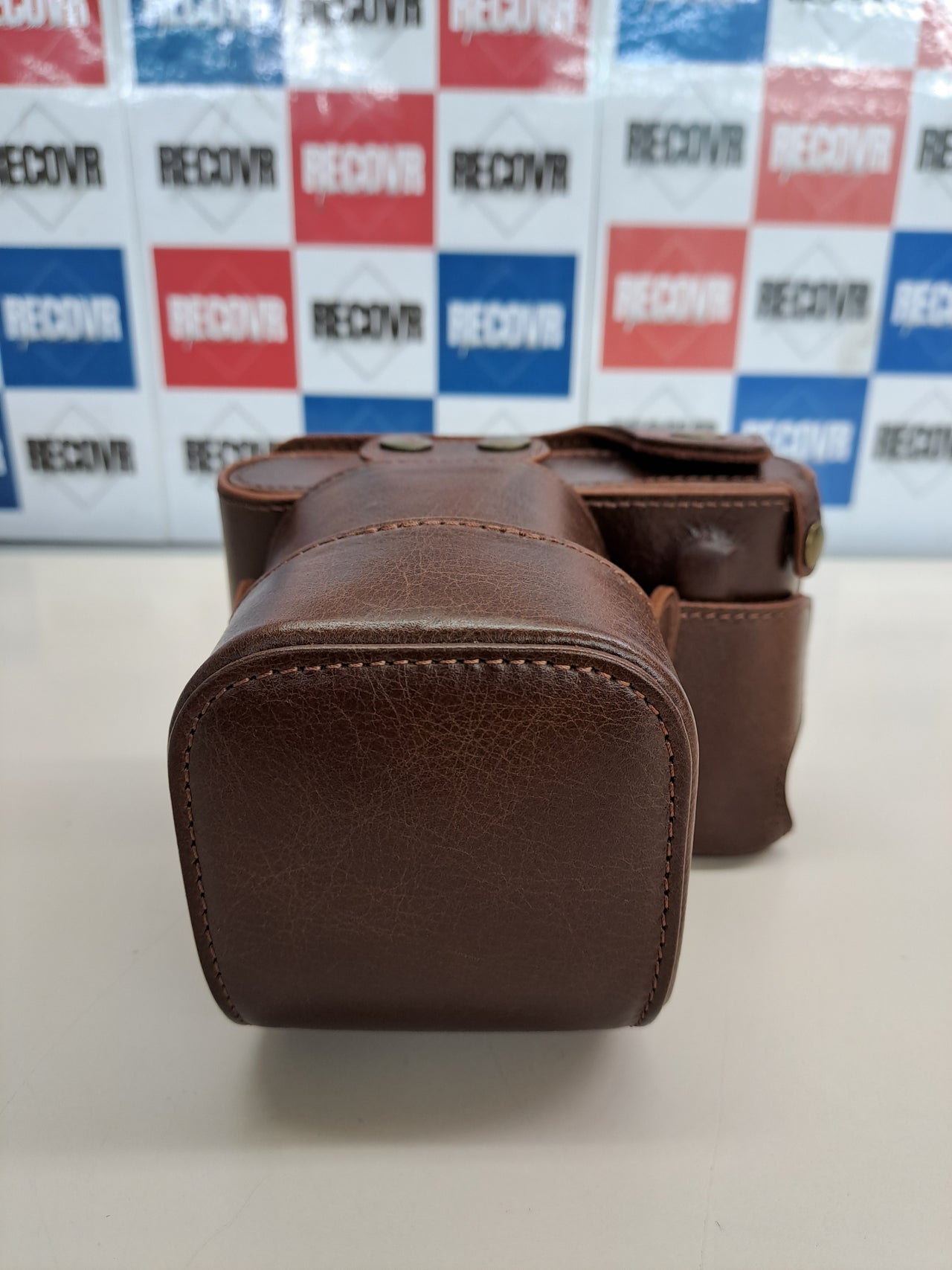 Estuche MegaGear MG1403 para Leica Q-P, Q (Typ 116)