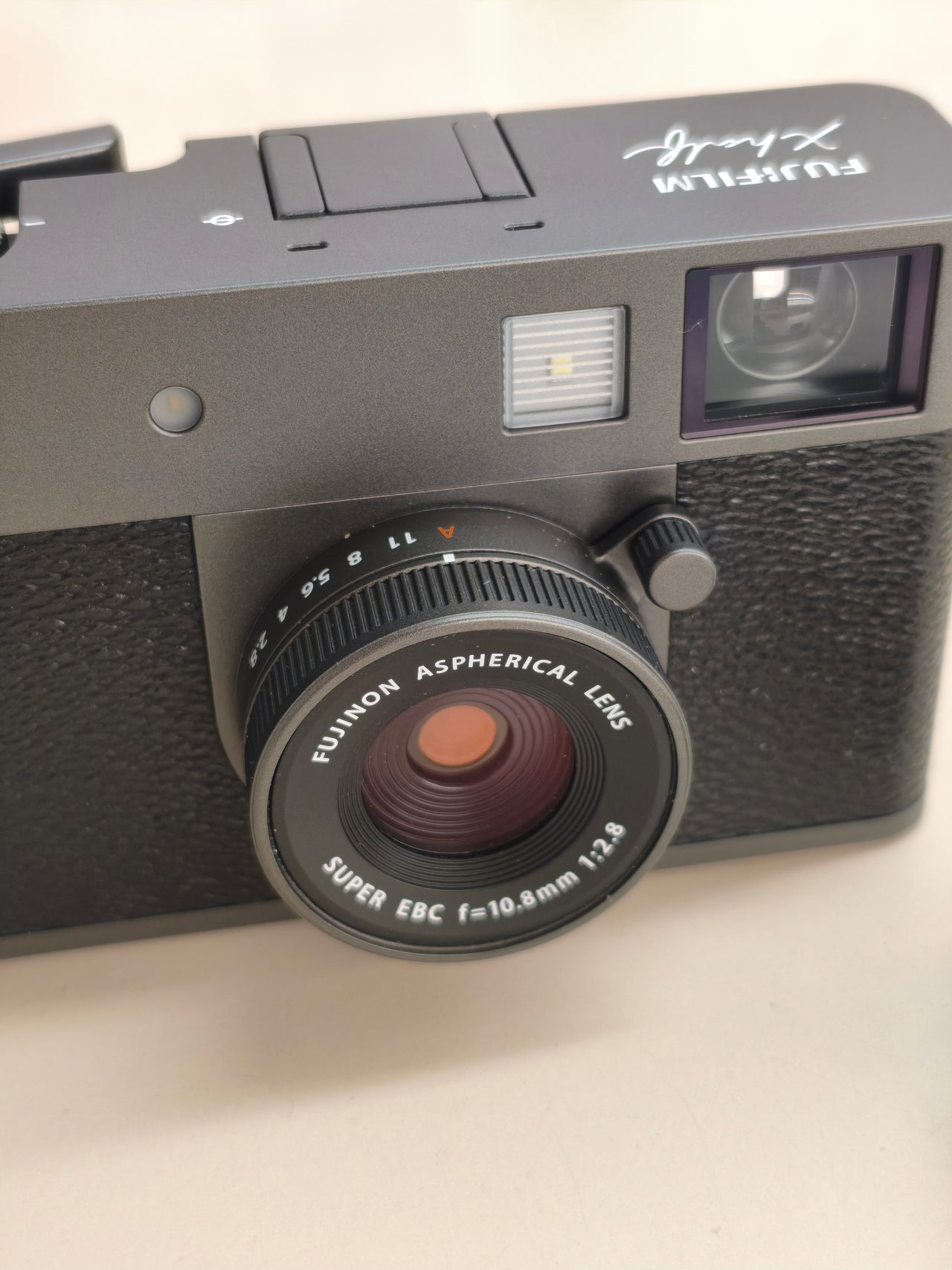 FUJIFILM X-HF1, cámara compacta, gris carbón