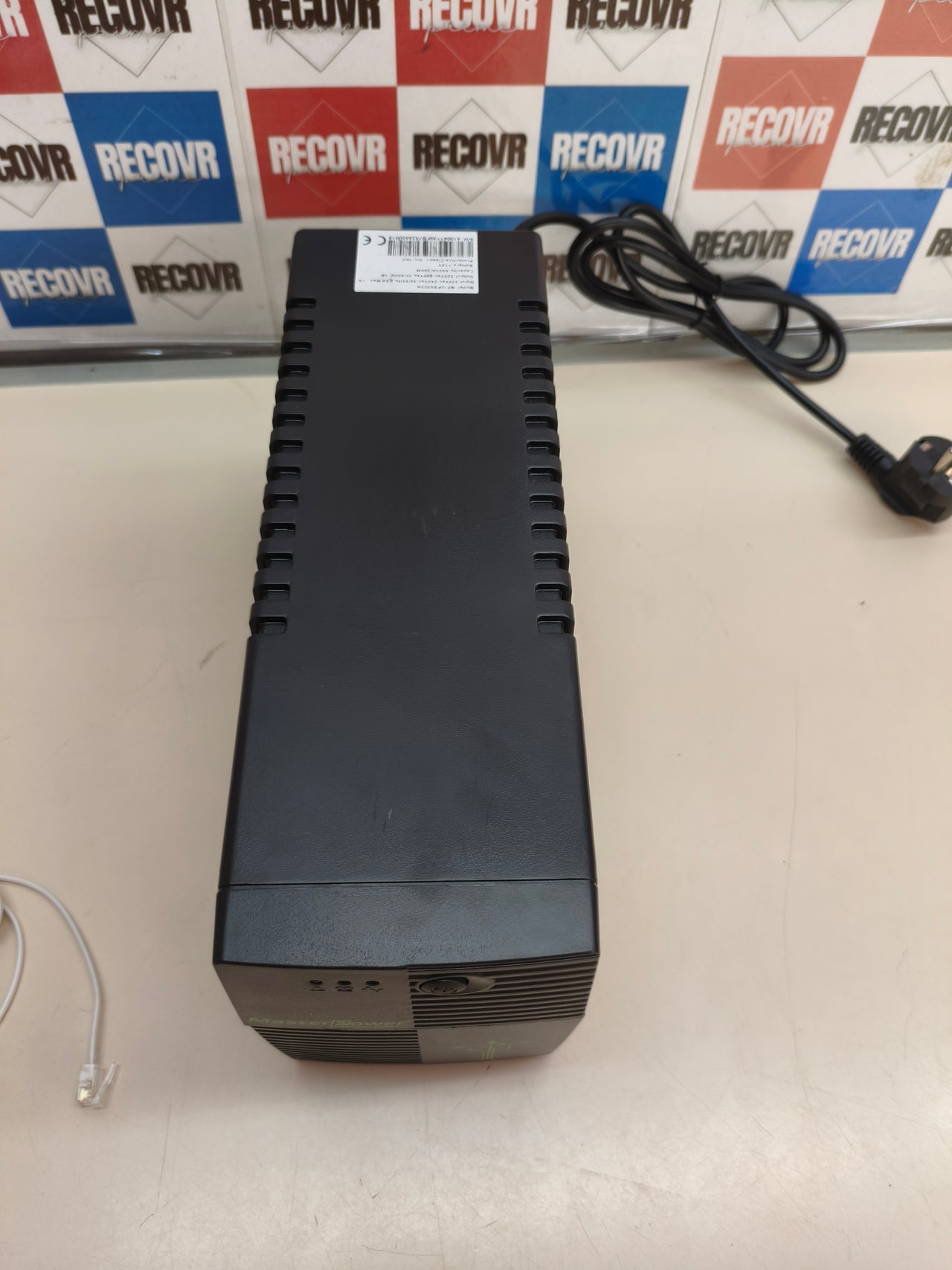 Sistema de Alimentación Ininterrumpida 650 VA (360 W)