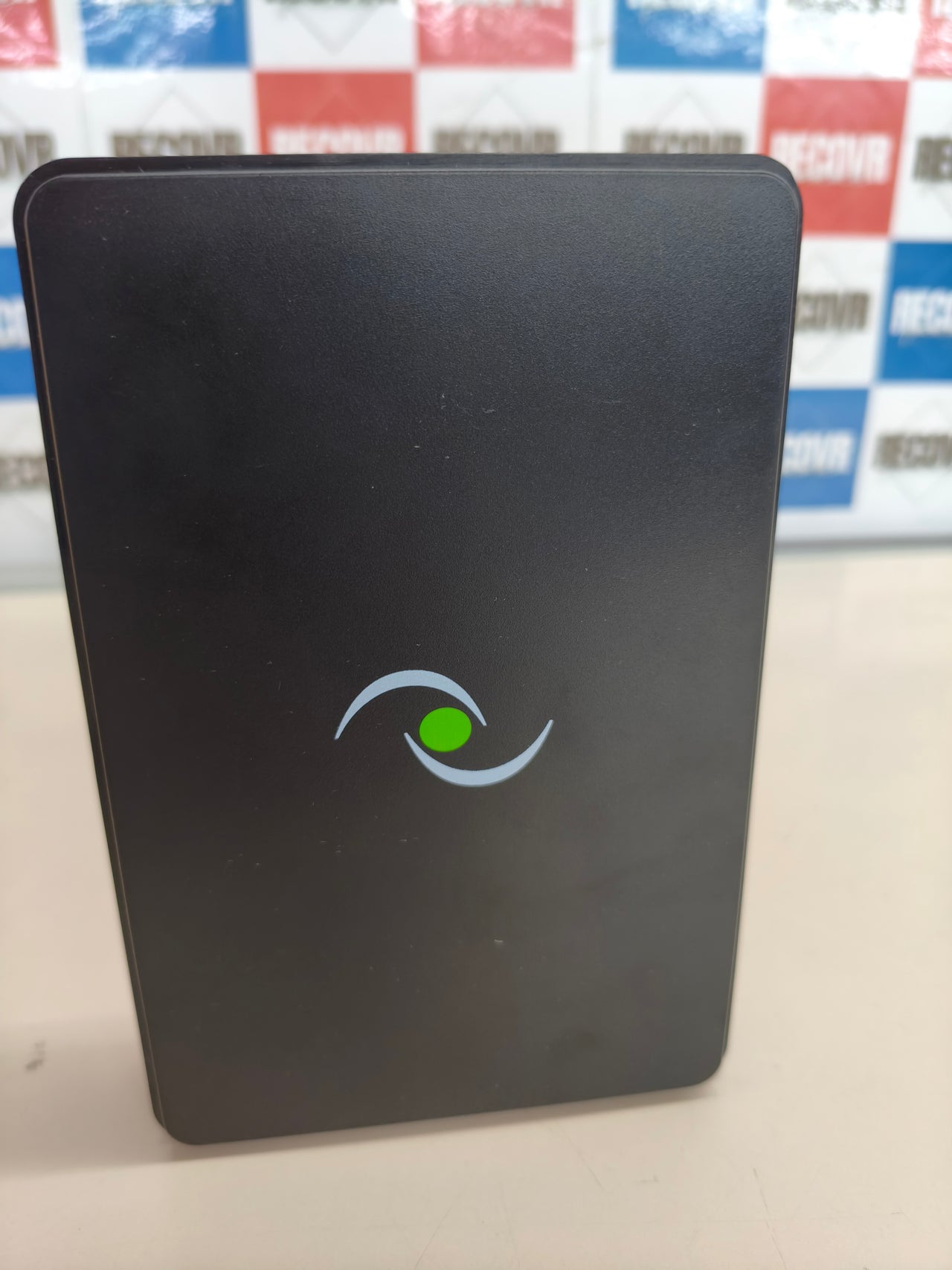 Batería de respaldo para router, módem y cámaras de seguridad.