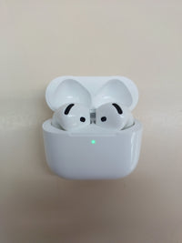 AirPods 4 con audio espacial y USB-C Apple