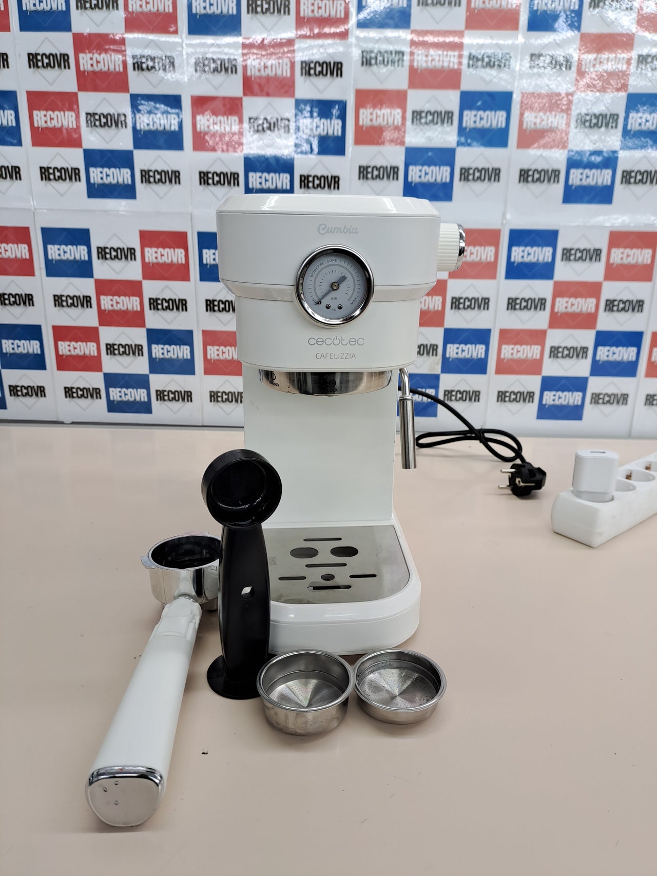 Cafetera Cecotec Espresso cafelizzia 790 White pro