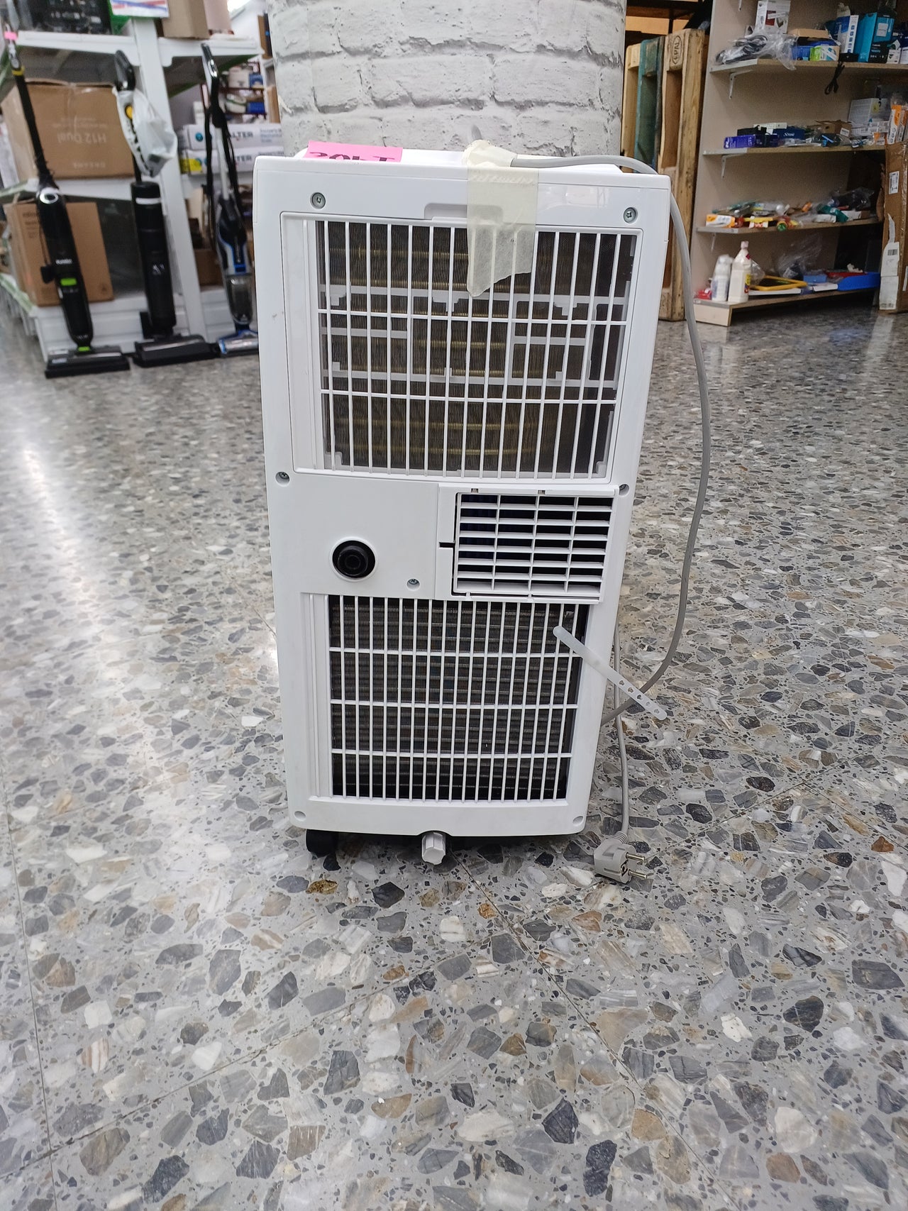 COMFEE’ Condizionatore Portatile 7000 BTU/H, AMBRA 8C, 2,0kW, 25㎡/68m³, 3-in-1 Climatizzatore Portatile, Ventilatore, Raffreddamento, Deumidificazione, 24H Timer, Sleep Mode, Funzione Follow-me [Classe di efficienza energetica A]