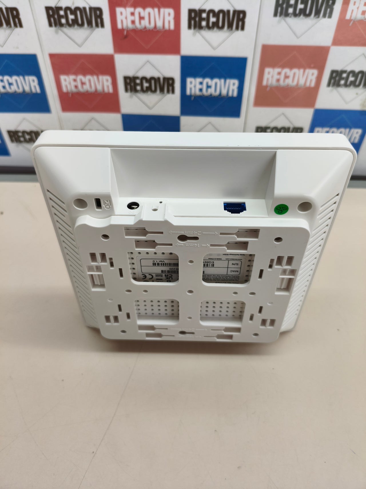 Punto de acceso Wi-Fi Tenda AC1200 con PoE+.
