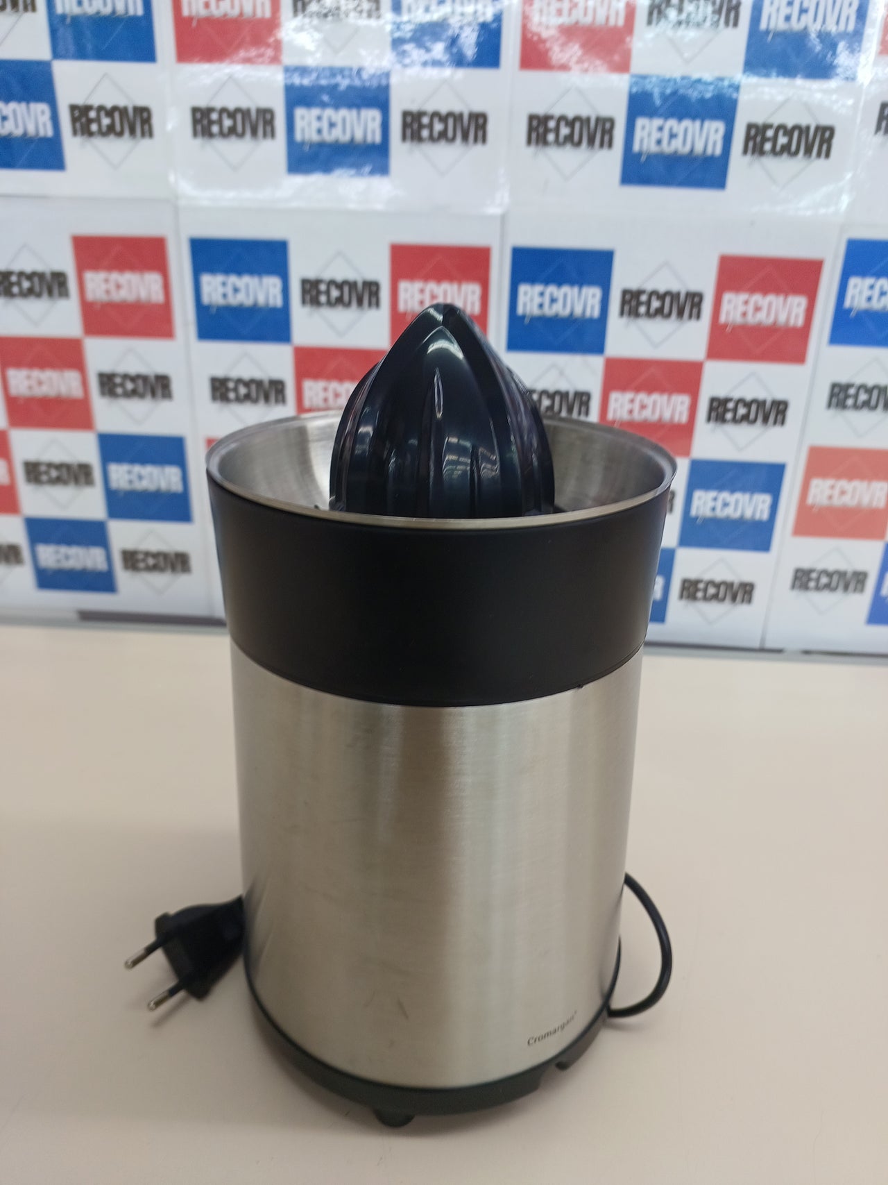 Exprimidor 85W acero inoxidable con 2 conos WMF