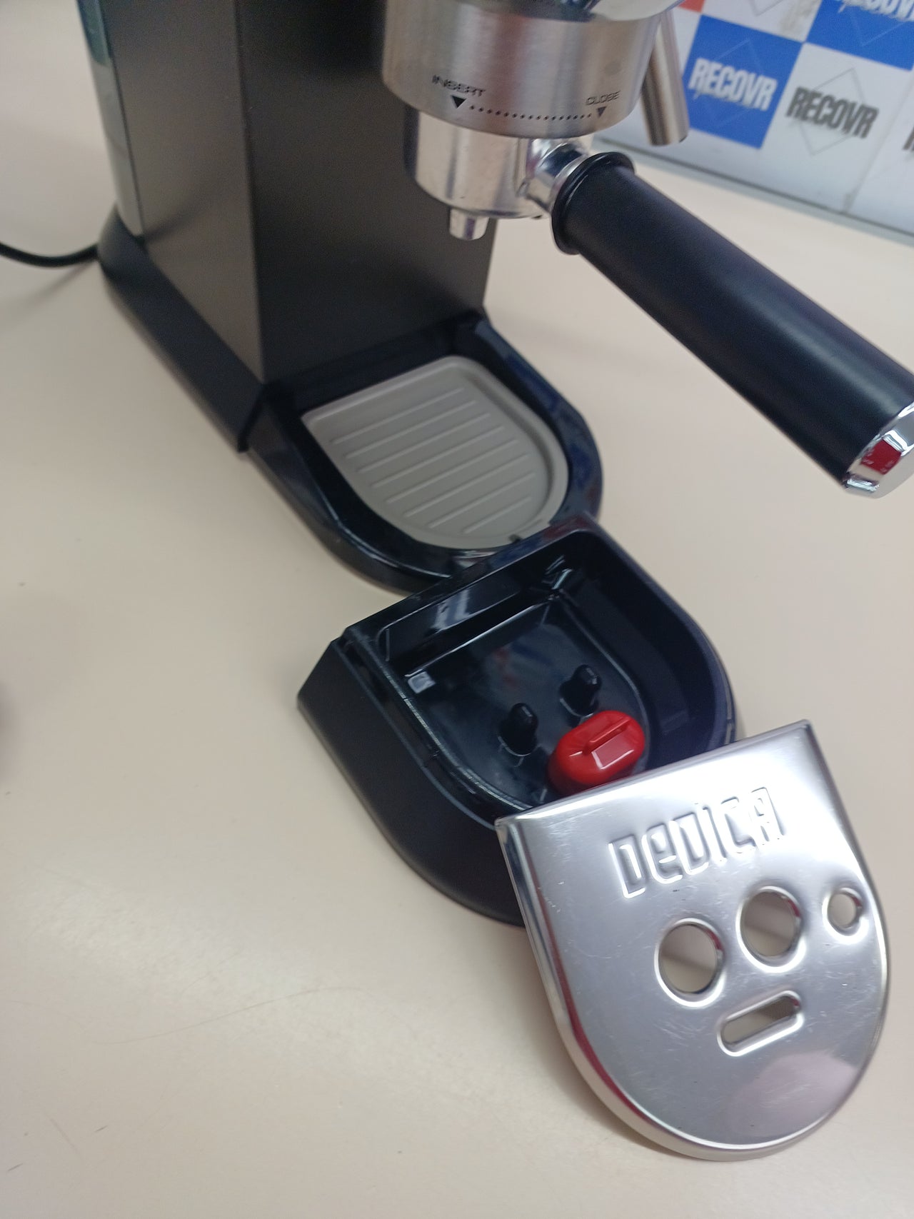 Cafetera espresso bomba acero 1,3 L negra - De'Longhi