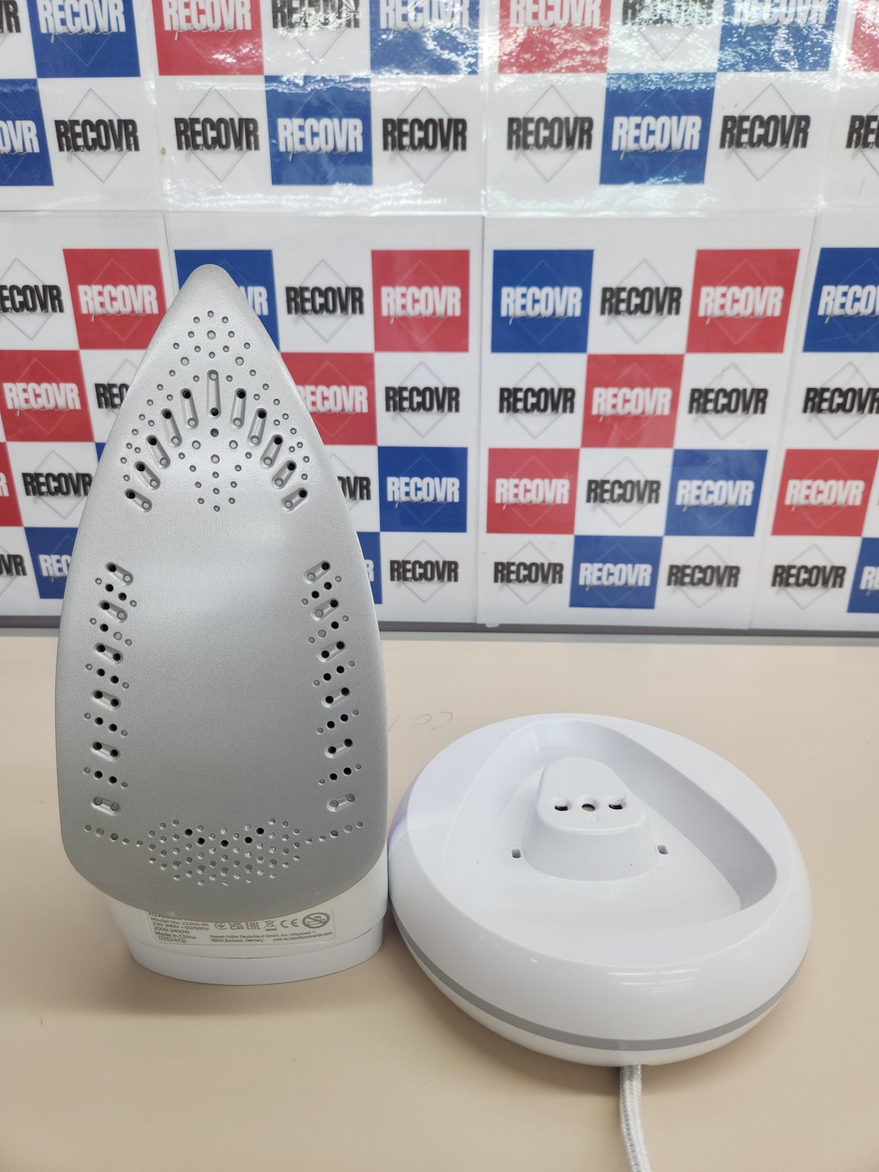 Plancha 2400W Sin Cable Supreme Steam Cordless, Suela de Cerámica, Plancha Inalámbrica, Golpe Vapor 135g, Antical, Antigoteo, Apagado Automático, Morado y Blanco - 23300-56 Russell Hobbs