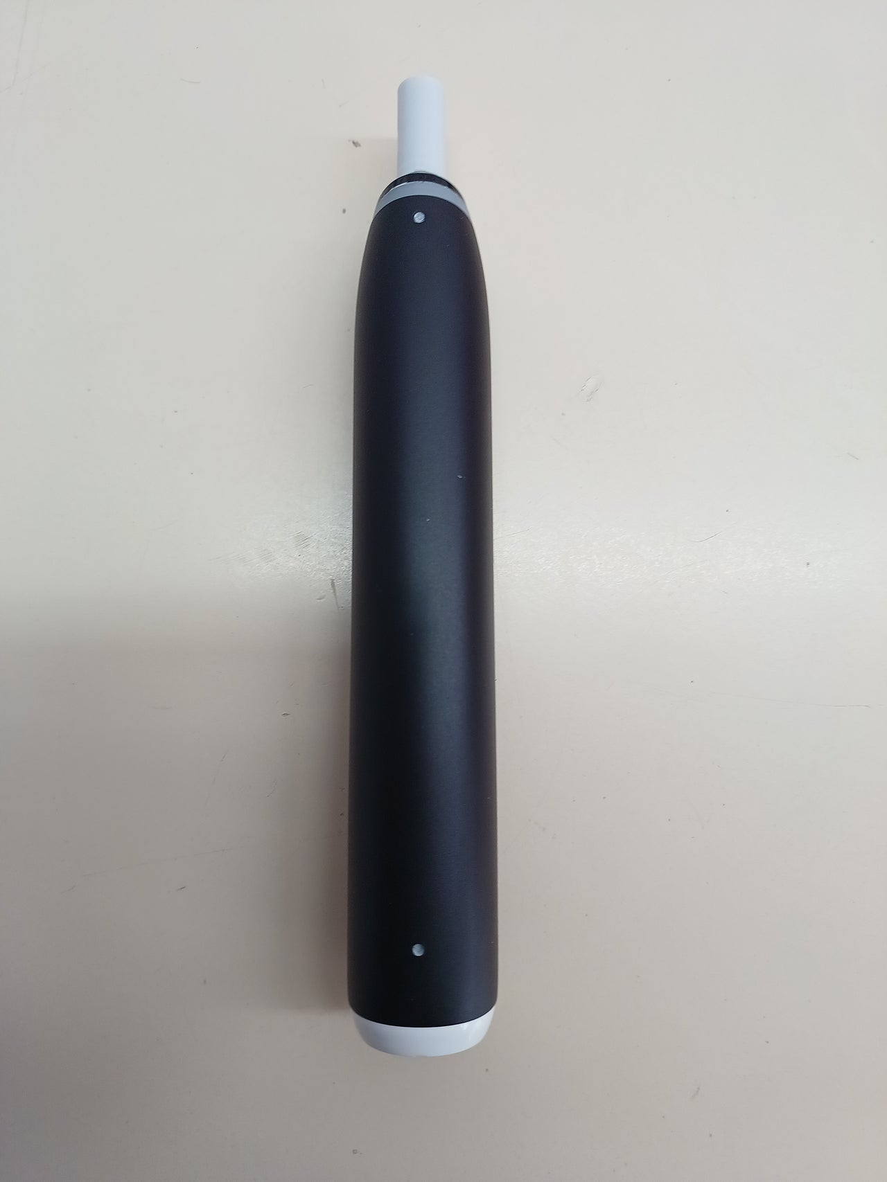 Cepillo eléctrico iO9N negro con estuche de viaje Oral-B