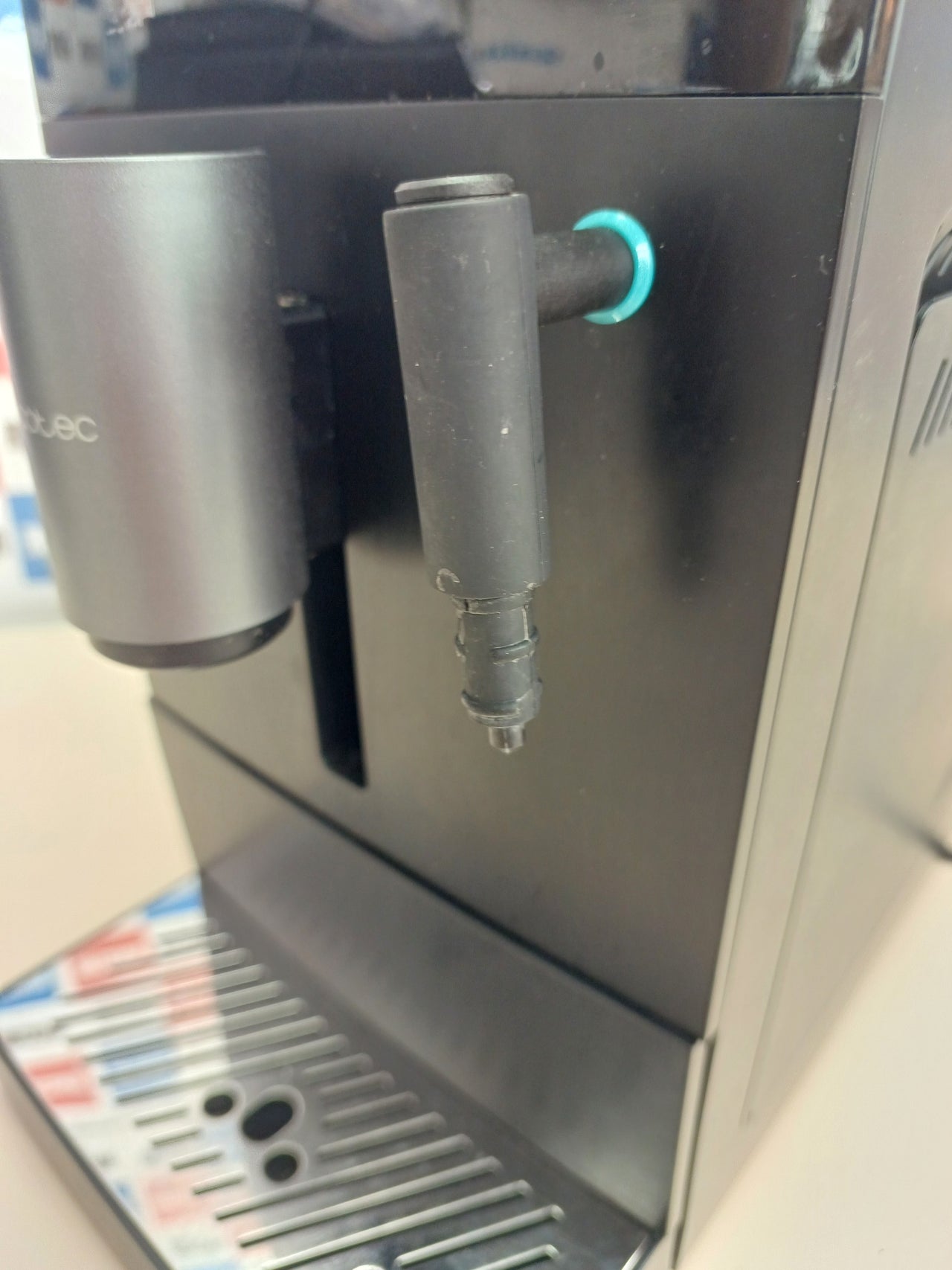 Cafetera súperautomática 1350W 19 bares – Cecotec