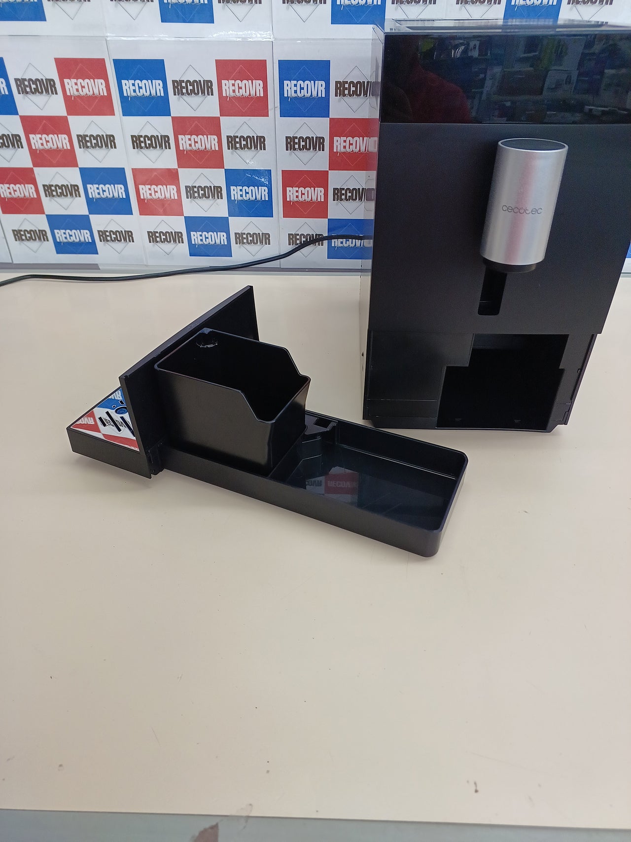 Cafetera Superautomática Cecotec Cremmaet Compact 19B
