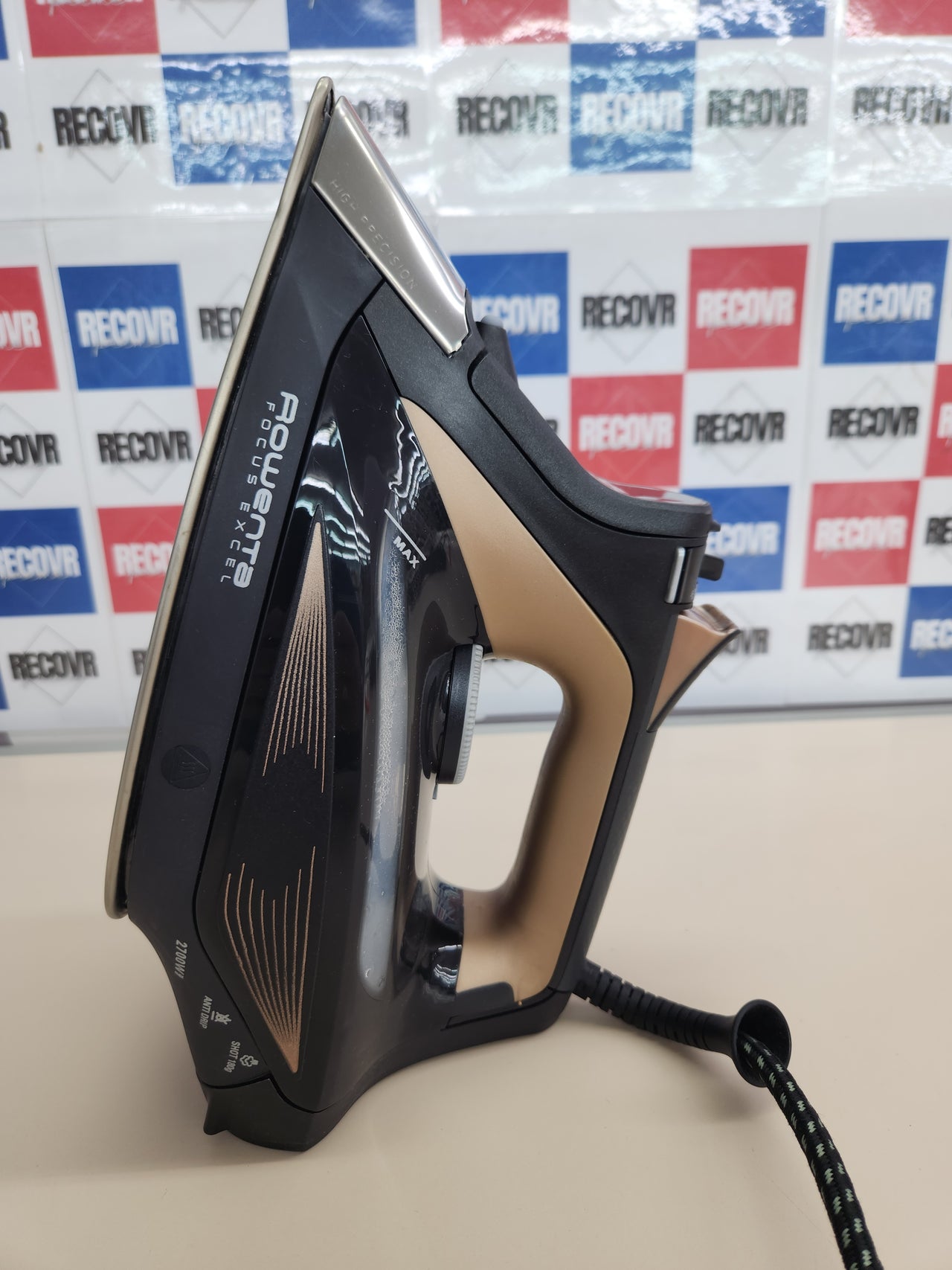 Placha vapor vertical 2700 W, golpe de vapor 180 gr/min, vapor continuo 45 gr/min, suela Microsteam Laser 400, antigoteo, función Eco, ahorro energía, Negro Marrón