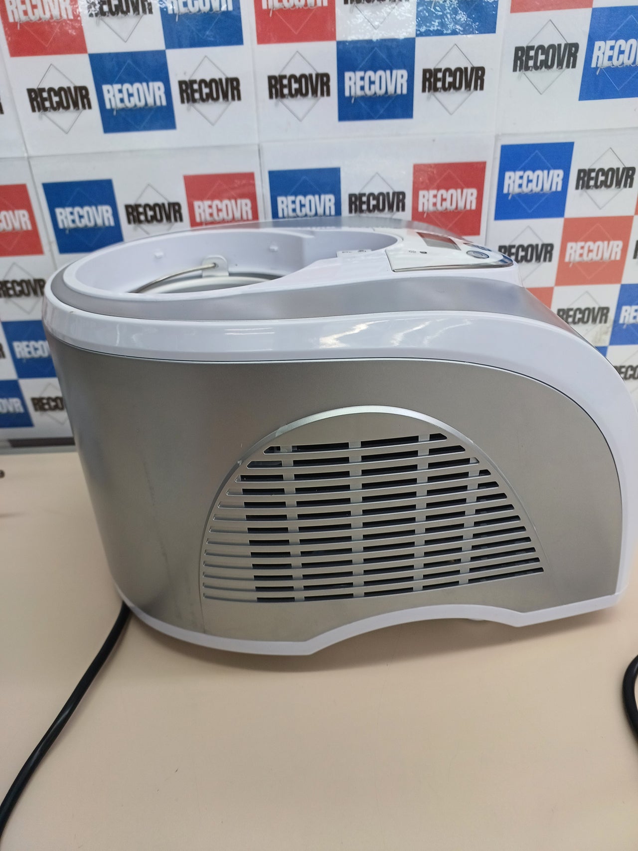 Heladera con compresor 1L con pantalla LCD Ariete