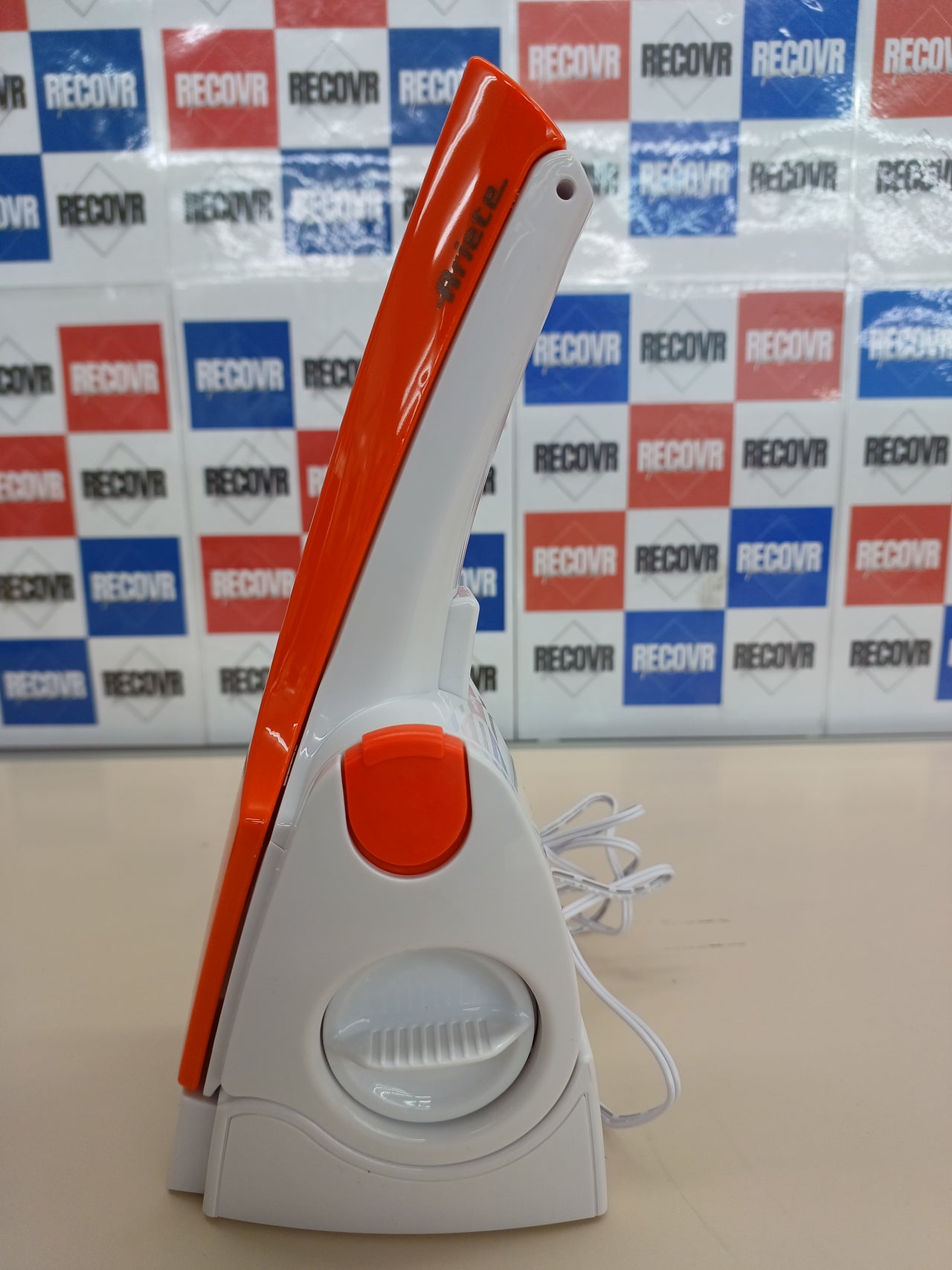 Ariete 447 - Rallador Eléctrico Resistente al Agua, 120W, acero inoxidable, Permite rallar queso, pan y frutos secos, desmontable, batería integrada recargable con autonomía de 1000 h, blanco, naranja