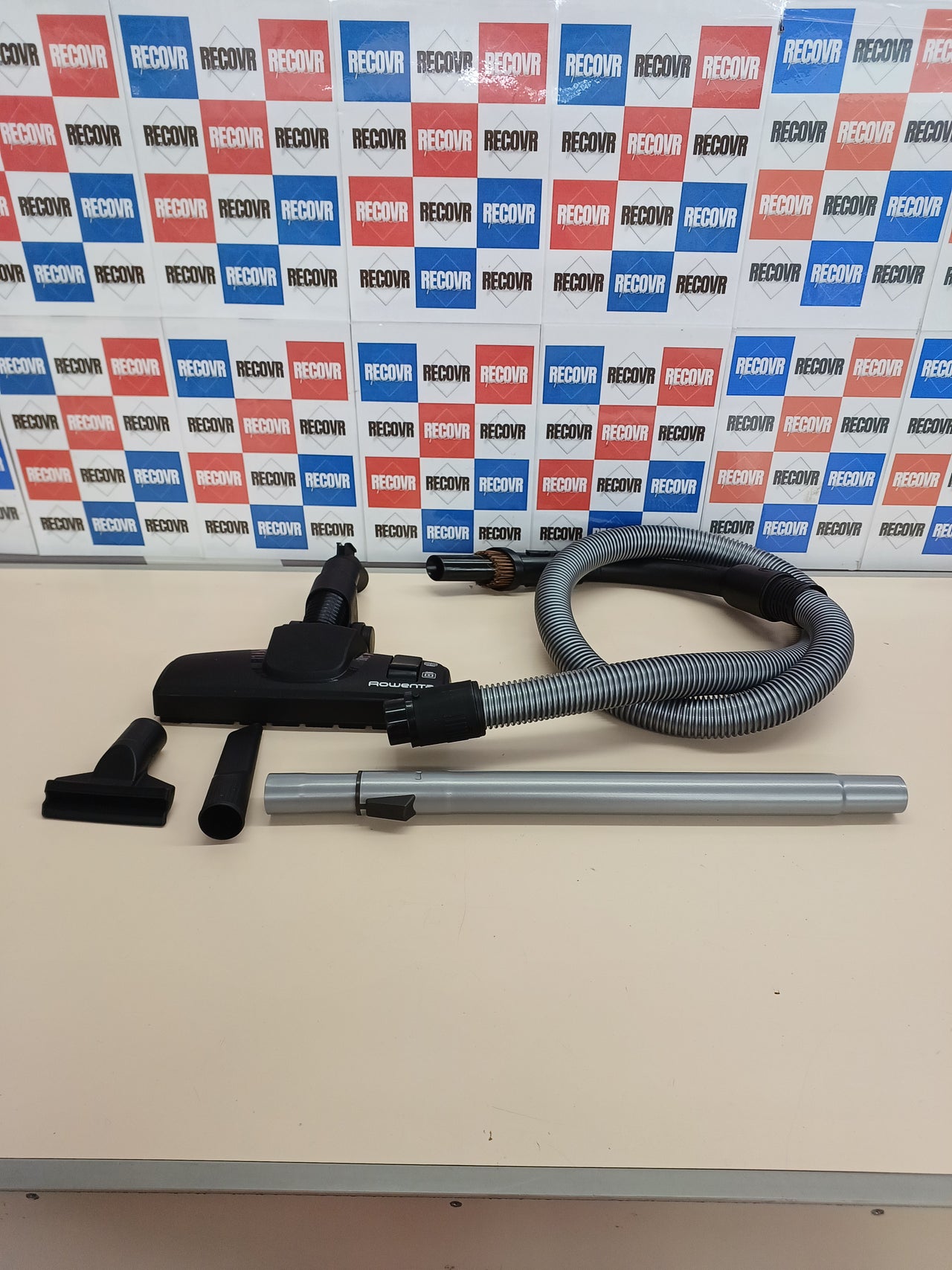 Aspirador con Bolsa Rowenta Force Max Silence 900W