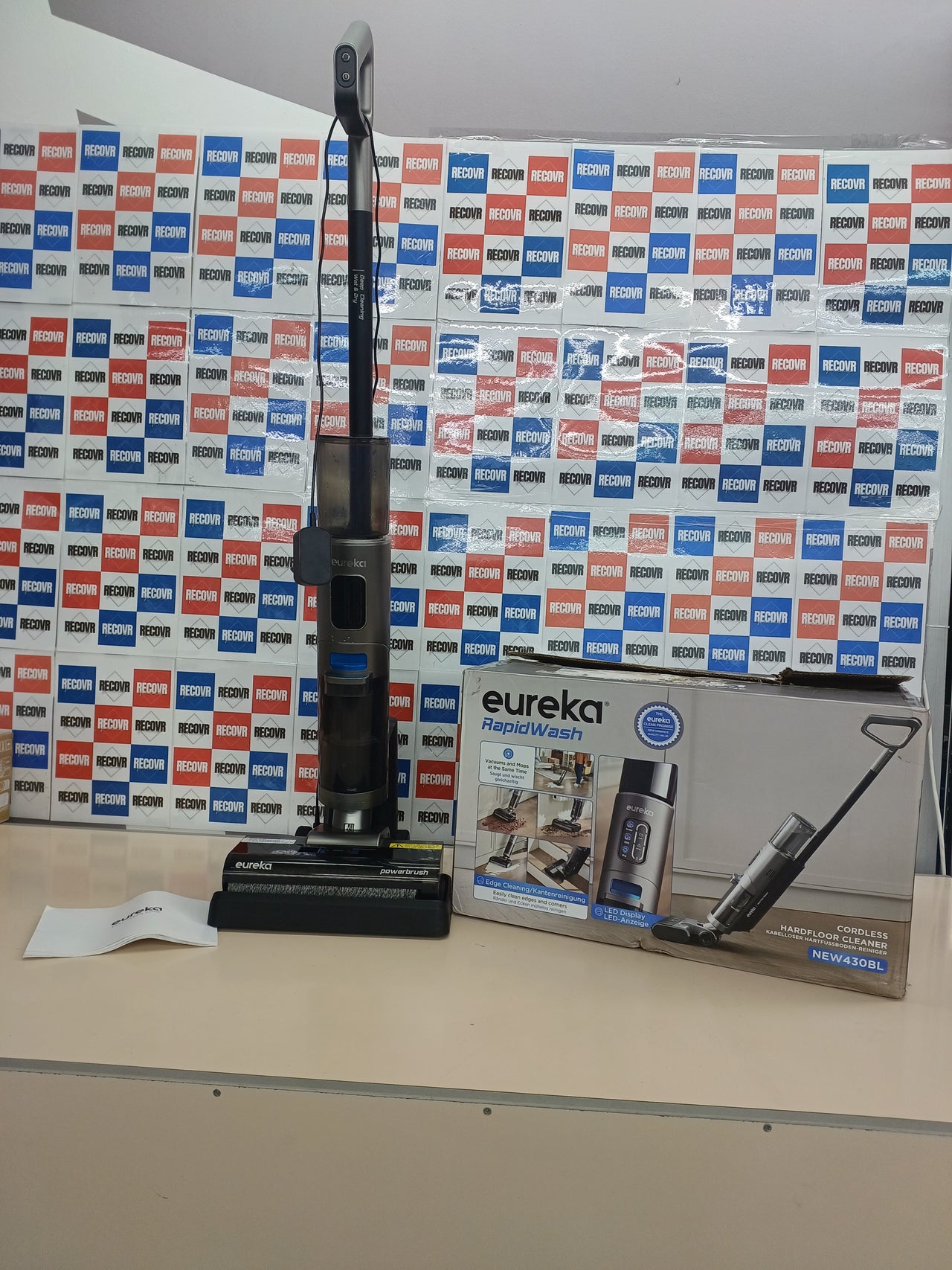 Aspirador y Fregona Eureka RapidWash NEW430