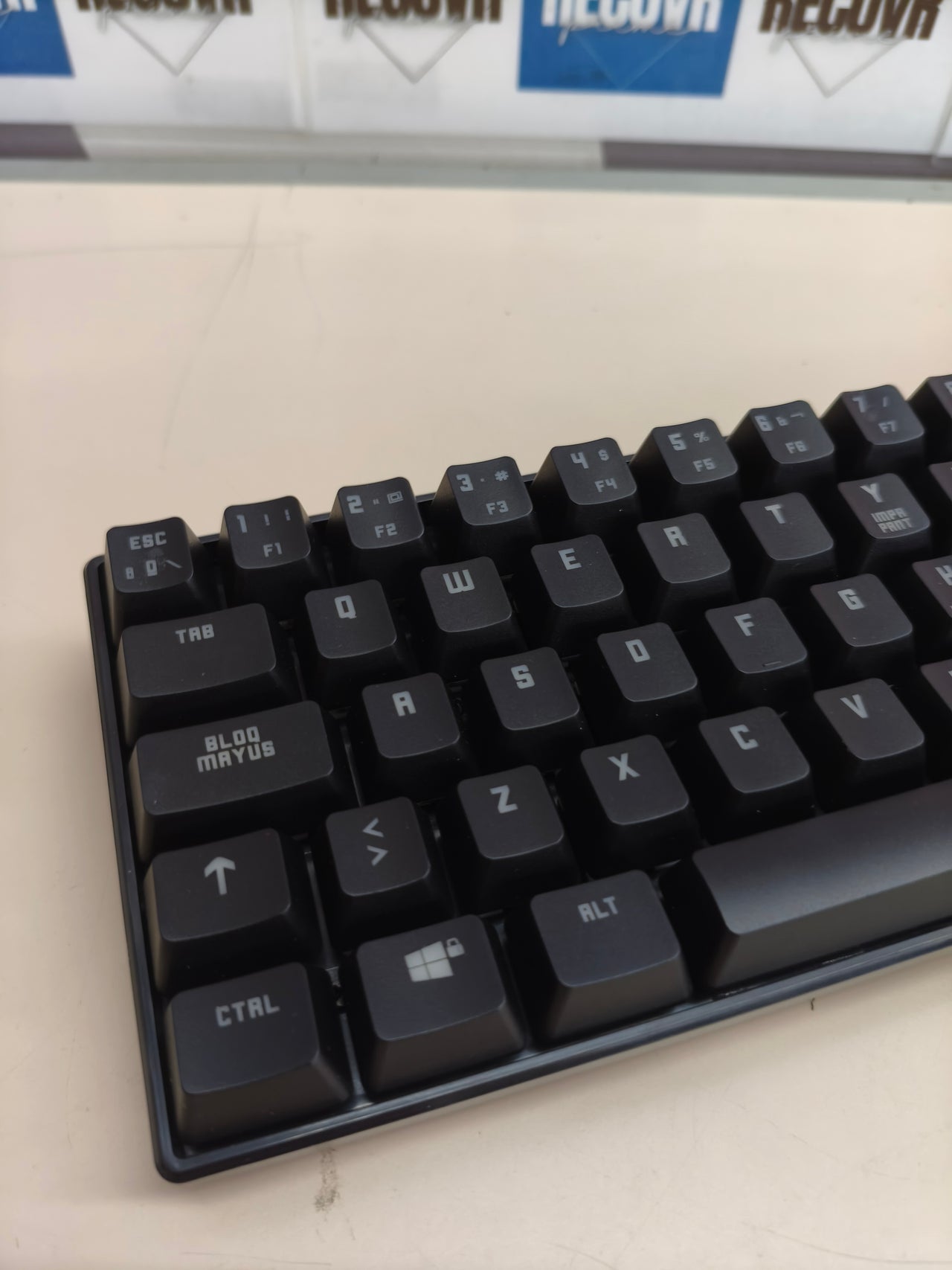 Teclado mecánico gaming KROM KLUSTER 60% RGB, Bluetooth/USB