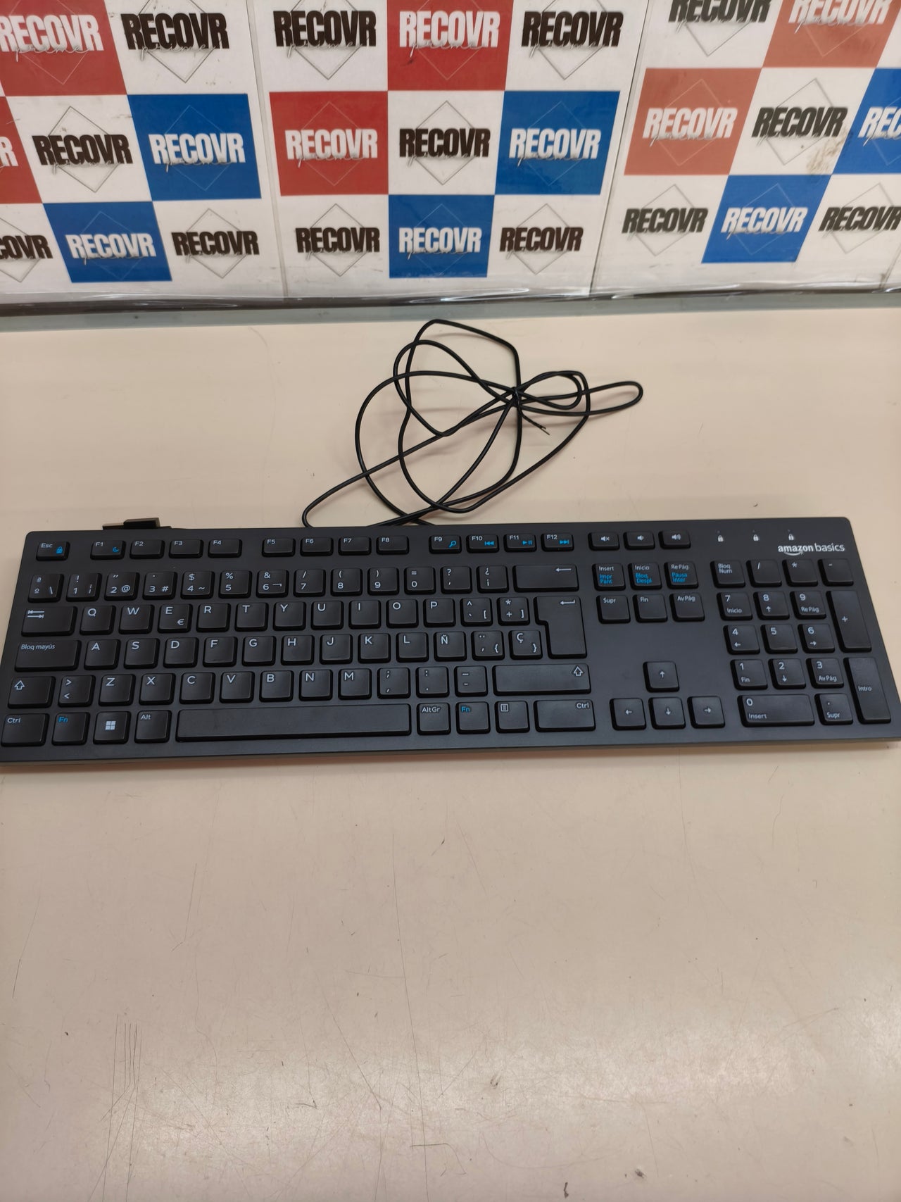 Teclado Amazon Basics compatible con PC y Mac