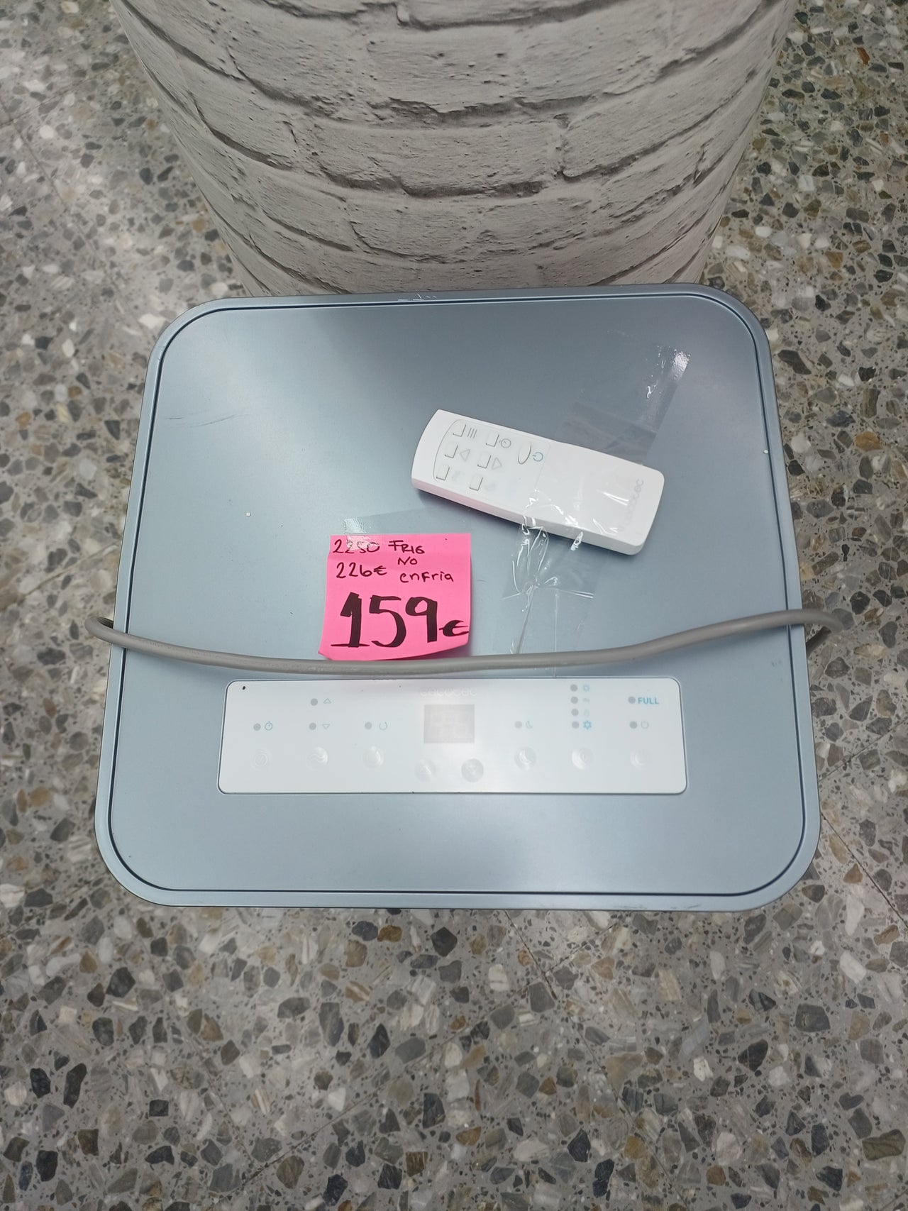 Cecotec Aire Acondicionado Portátil con Mando a Distancia y Control Táctil ForceClima 7400 Soundless Touch. 7000 BTU, Pantalla LED, 4 Modos, 2 Velocidades, Cobertura 20m2