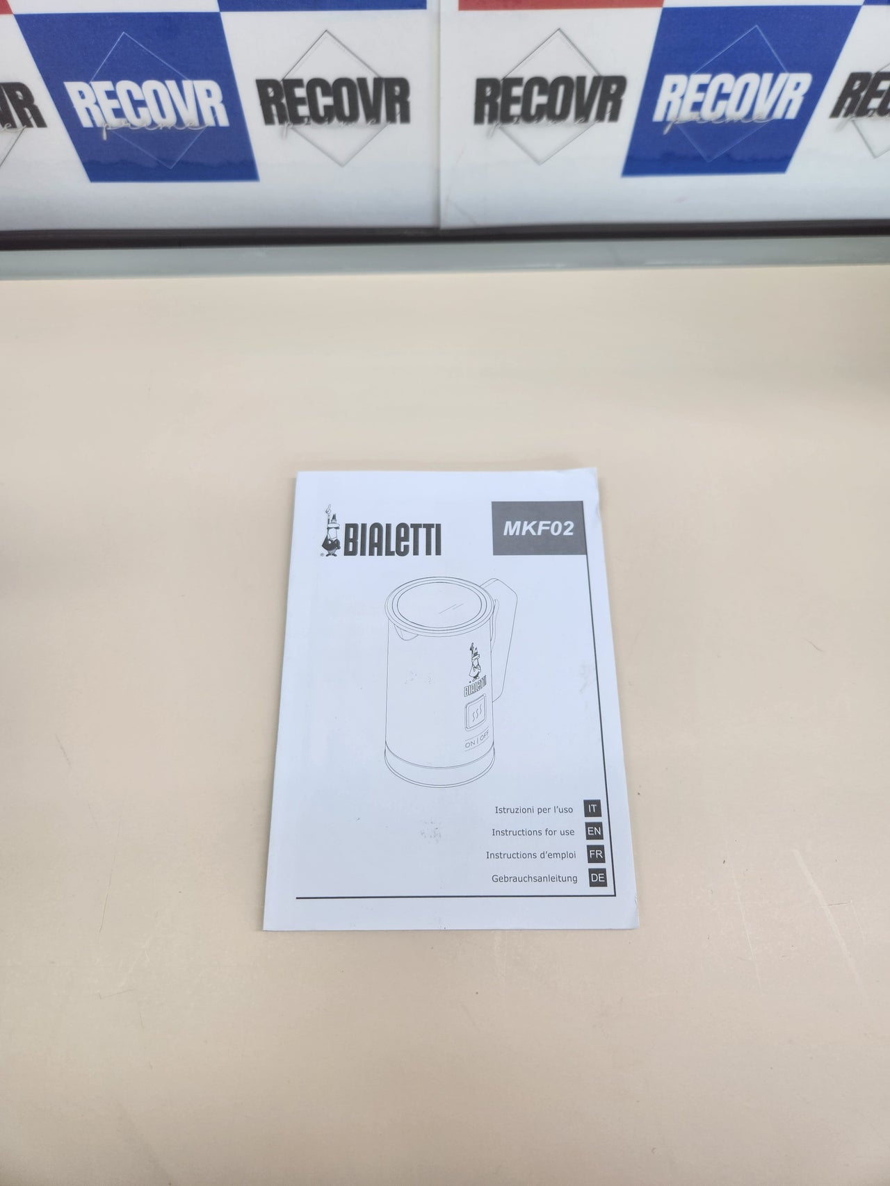 Bialetti Leche Frother Eléctrico, Leche Frother por Cappuccino, Capacidad 150 ml Cappuccino or 300 ml Caliente Leche, Blanco