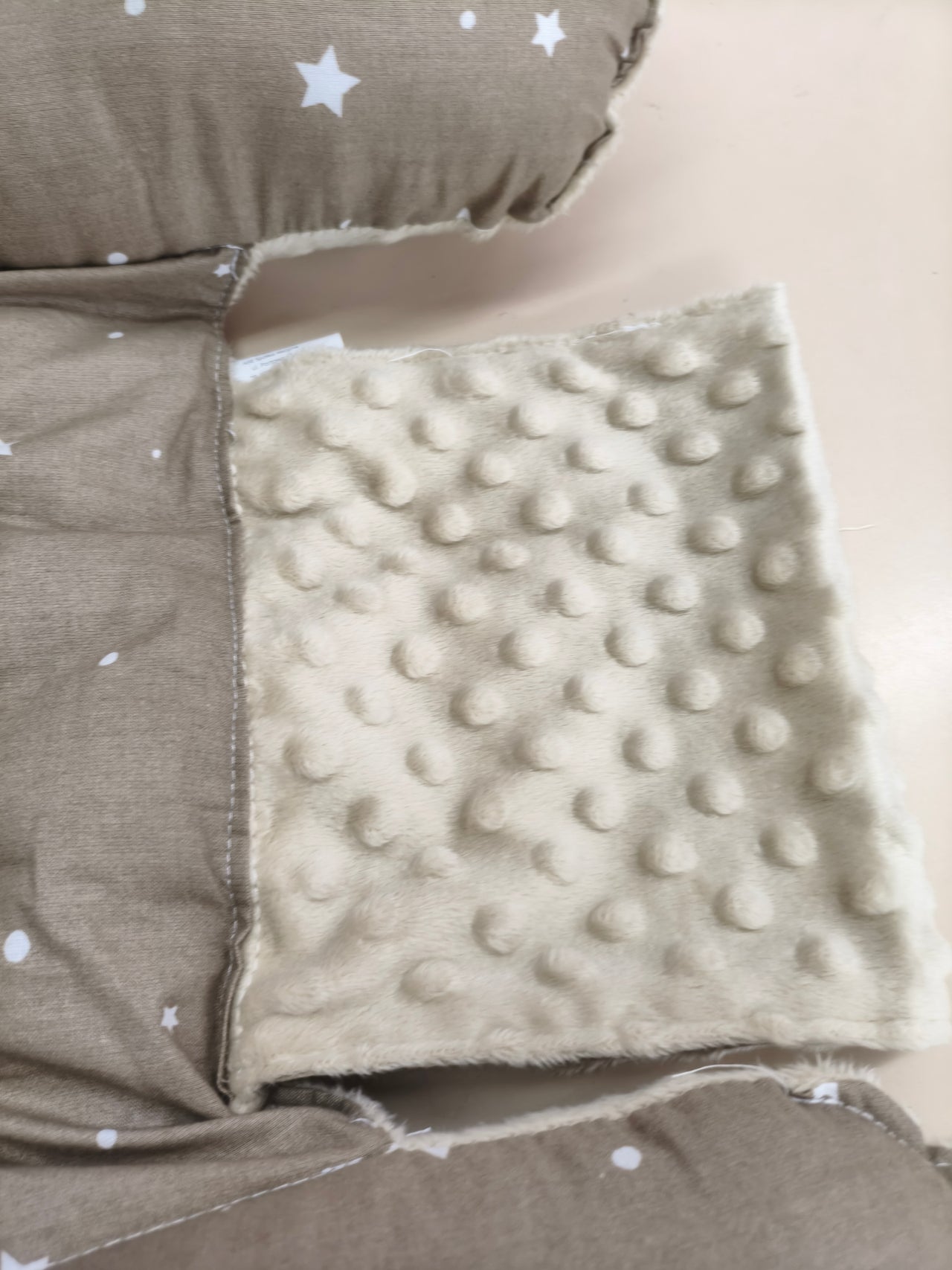 Nido para bebé Totsy Baby 90x50 cm reductor de cuna Minky Winter beige estrellas blancas
