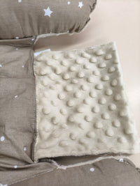 Nido para bebé Totsy Baby 90x50 cm reductor de cuna Minky Winter beige estrellas blancas
