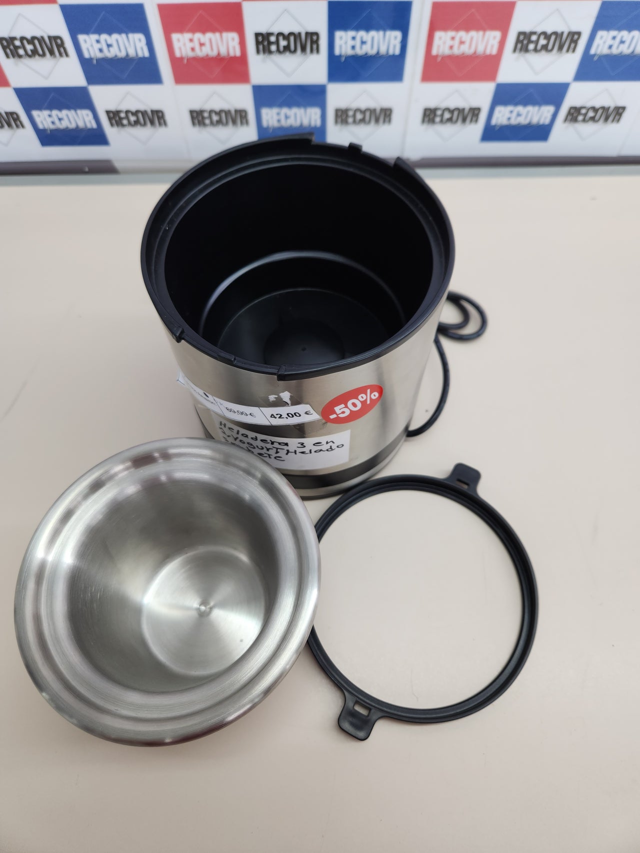 Heladera 3 en 1, 300ml, yogur helado, sorbete, helado, 12 W, pantalla cristal, función contador, incluye cuchara de helados,  acabados acero inoxidable cromargan mate WMF Kitchenminis -