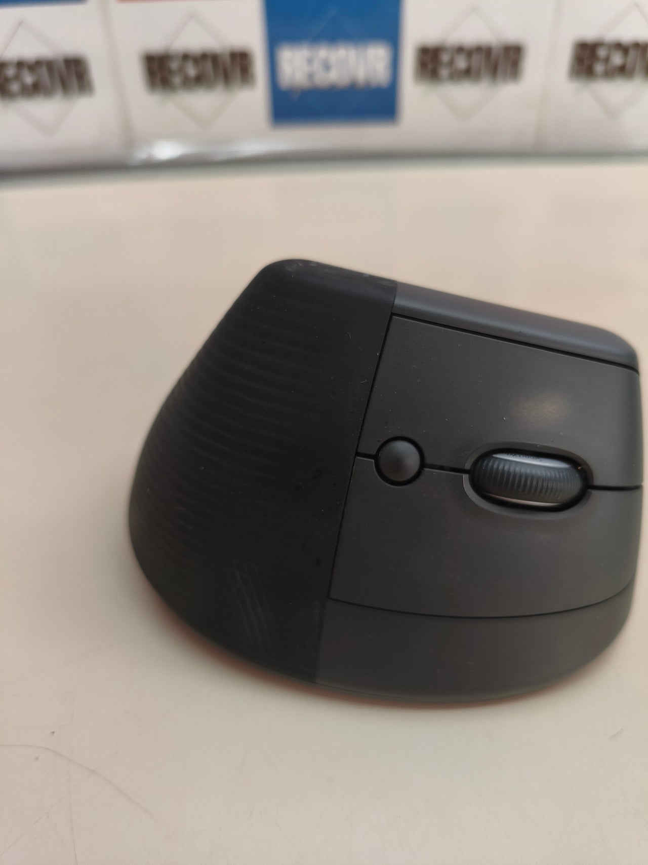 Ratón vertical ergonómico Logitech Lift, gris