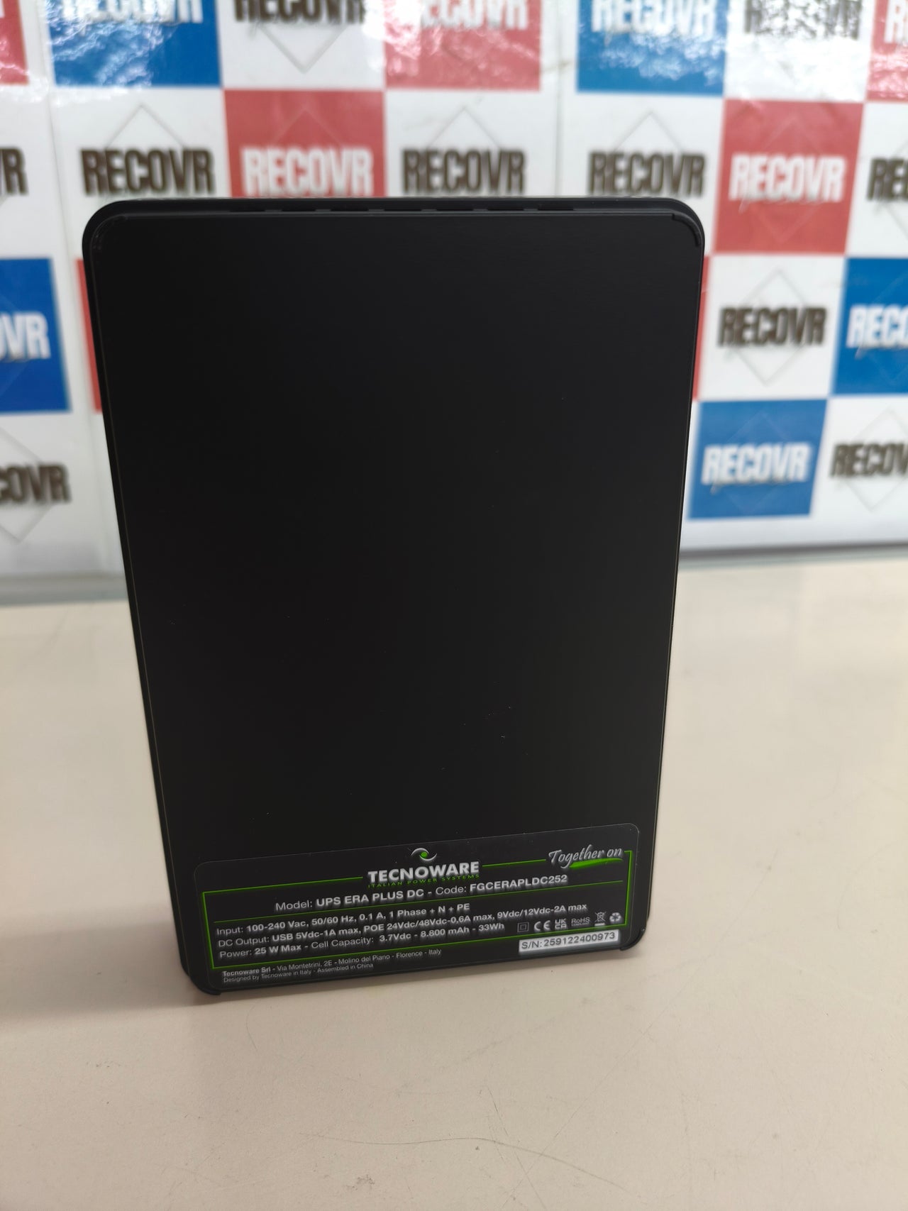 Batería de respaldo para router, módem y cámaras de seguridad.