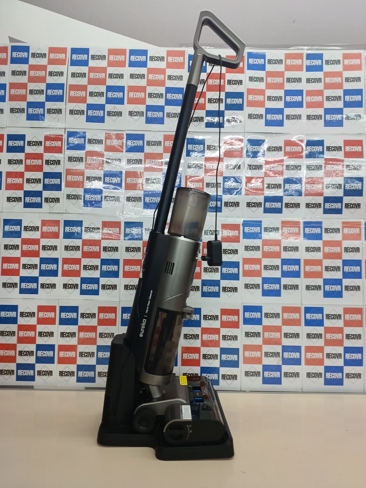 Aspirador y Fregona Eureka RapidWash NEW430