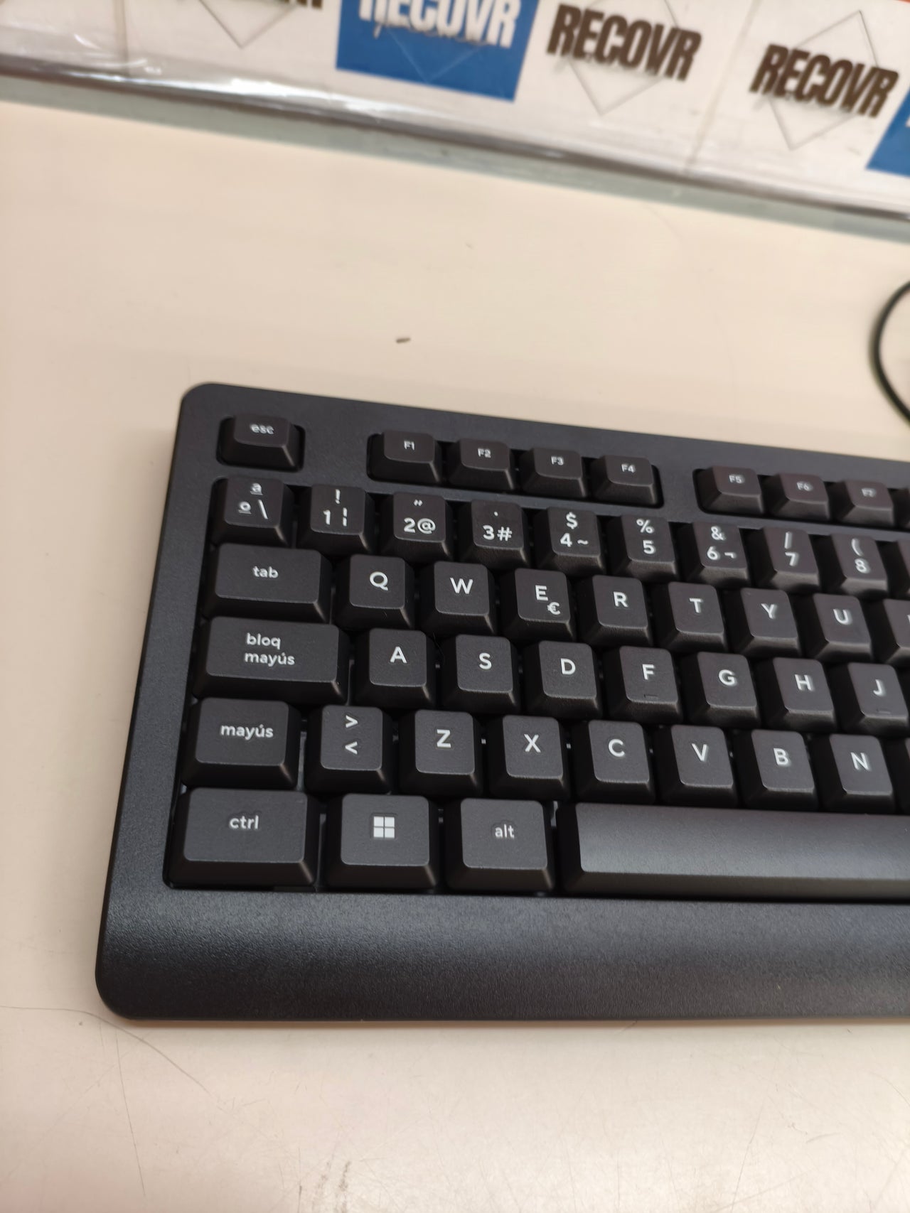 Teclado con cable Trust Taro, QWERTY español, negro