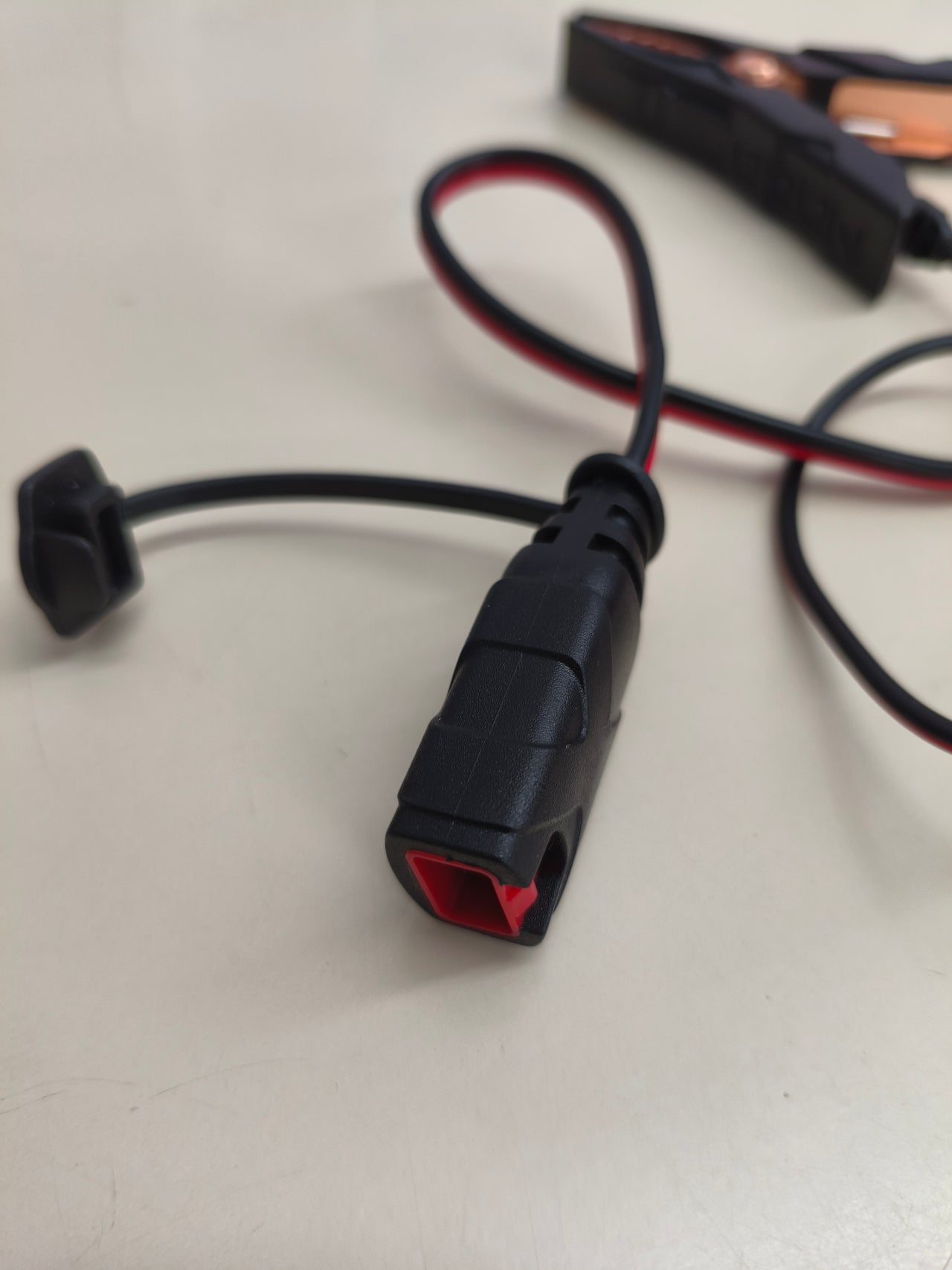 Cargador inteligente NOCO GENIUS1 1A para baterías 6V y 12V