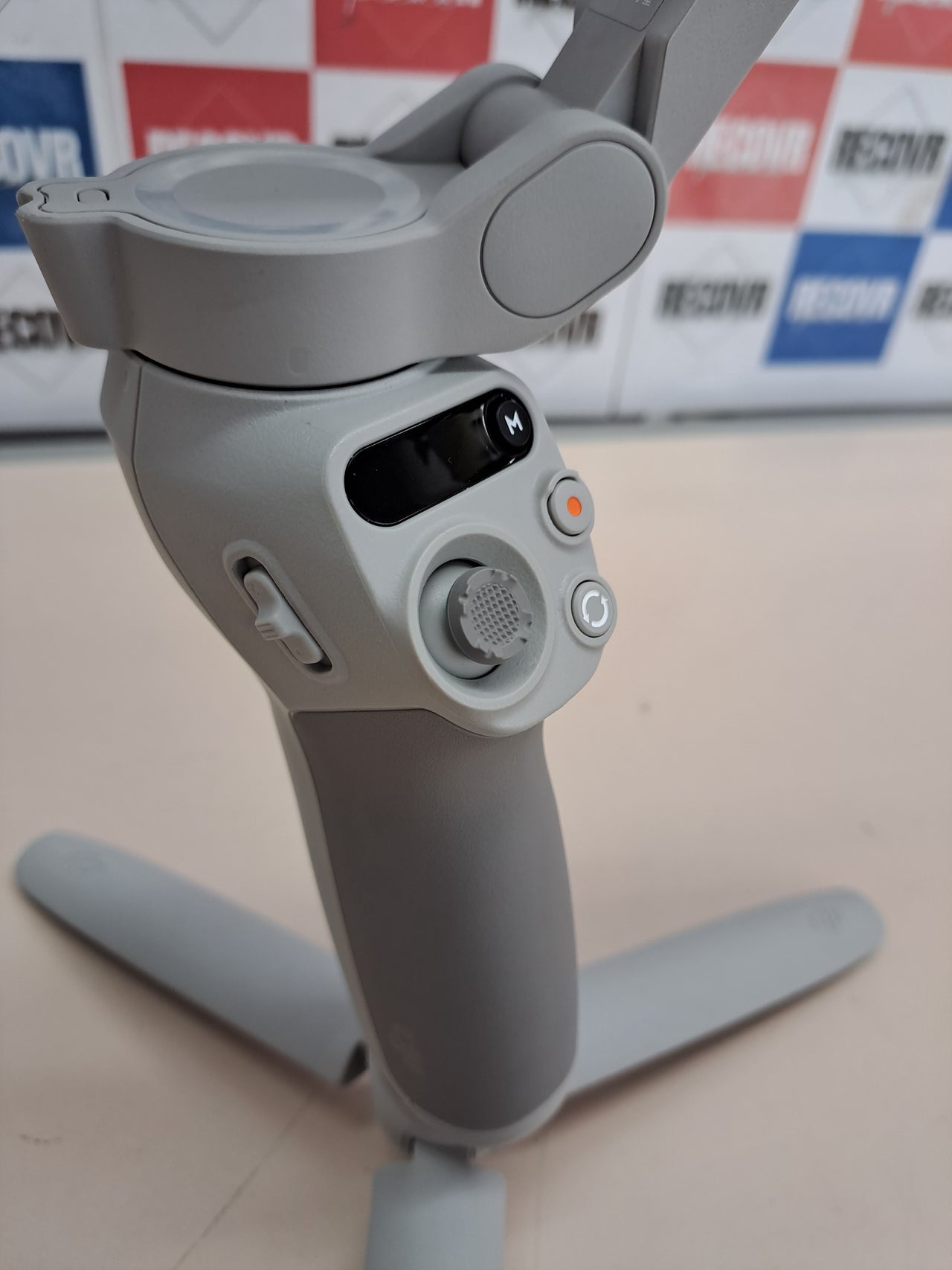 Estabilizador móvil 3 ejes plegable DJI Osmo Mobile SE
