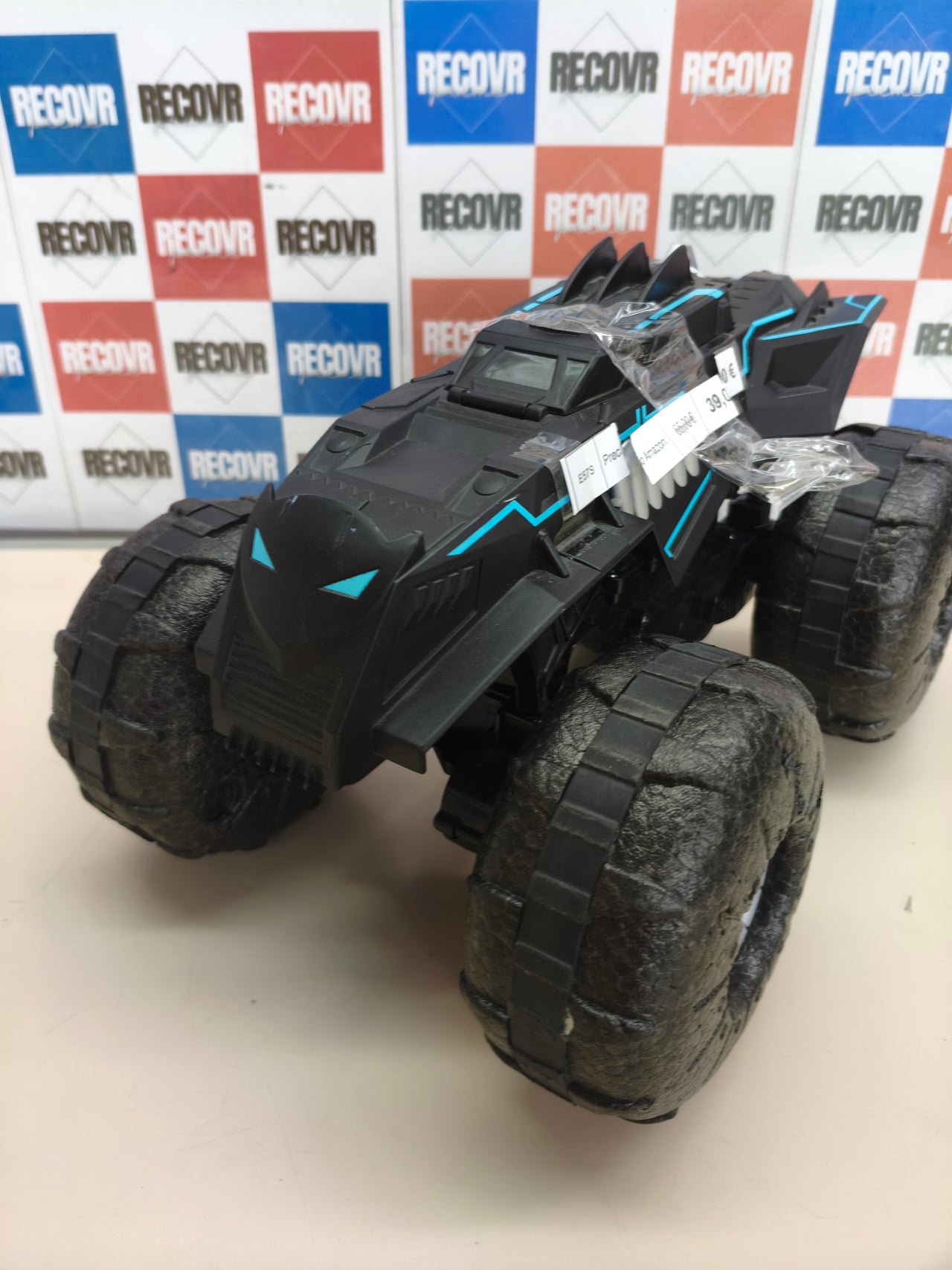 Batmóvil teledirigido RC 4x4 resistente al agua