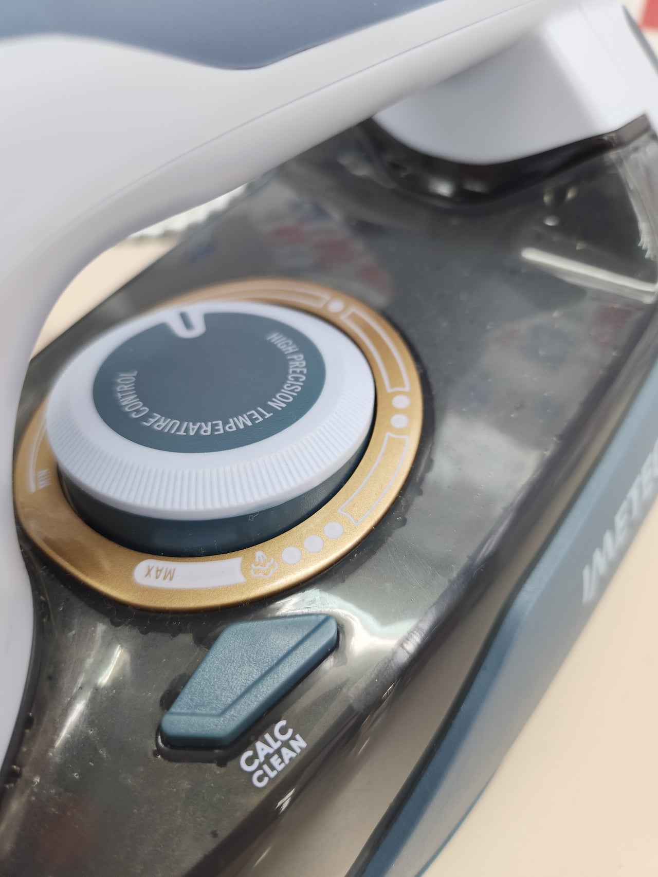 Plancha vapor 2400W, Suela Deslizante de Cerámica y Turmalina, Golpe de Vapor de 200 g, Tecnología Antical Zerocalc, Tecnología Eco, Imetec Activation