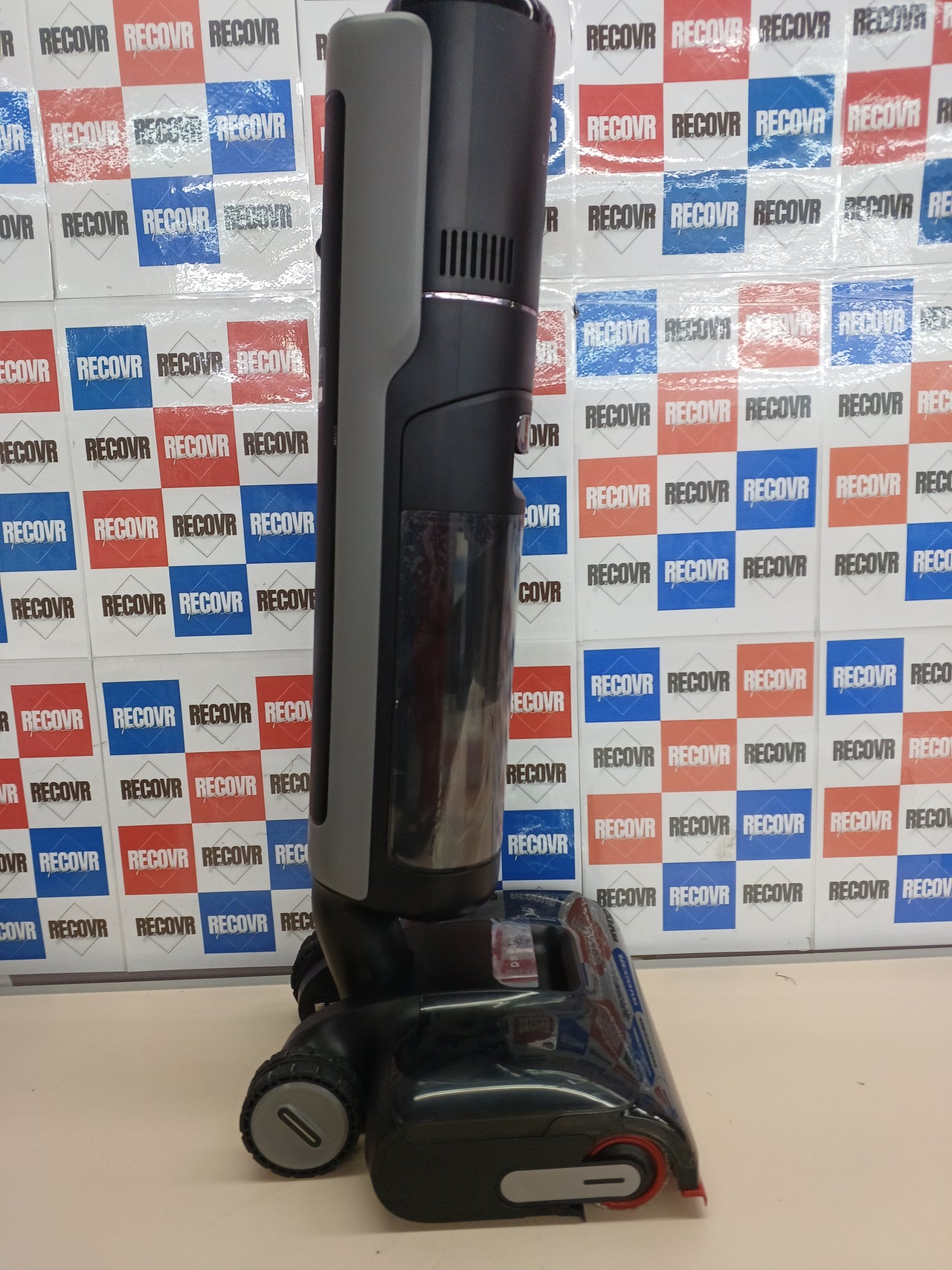 Aspirador seco y húmedo 21 000 Pa con brazo robótico – Dreame