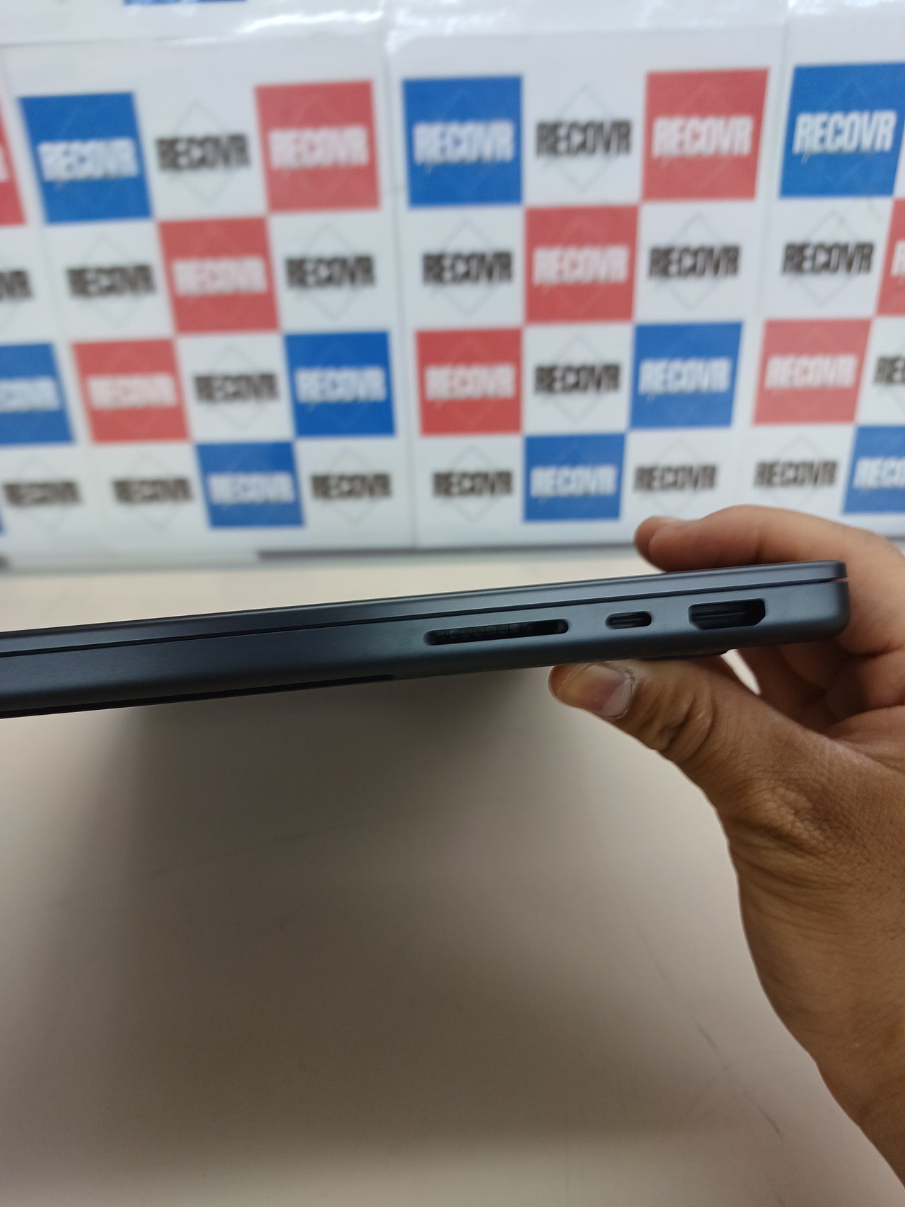 MacBook Pro 14” M3 Pro 18GB 512GB negro espacial Apple