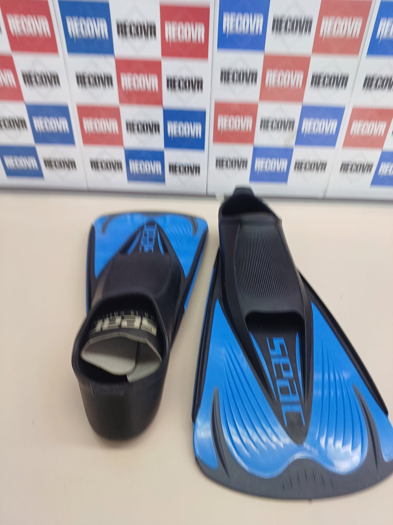 Aletas talla 36-37 cortas natación piscina y mar SEAC.