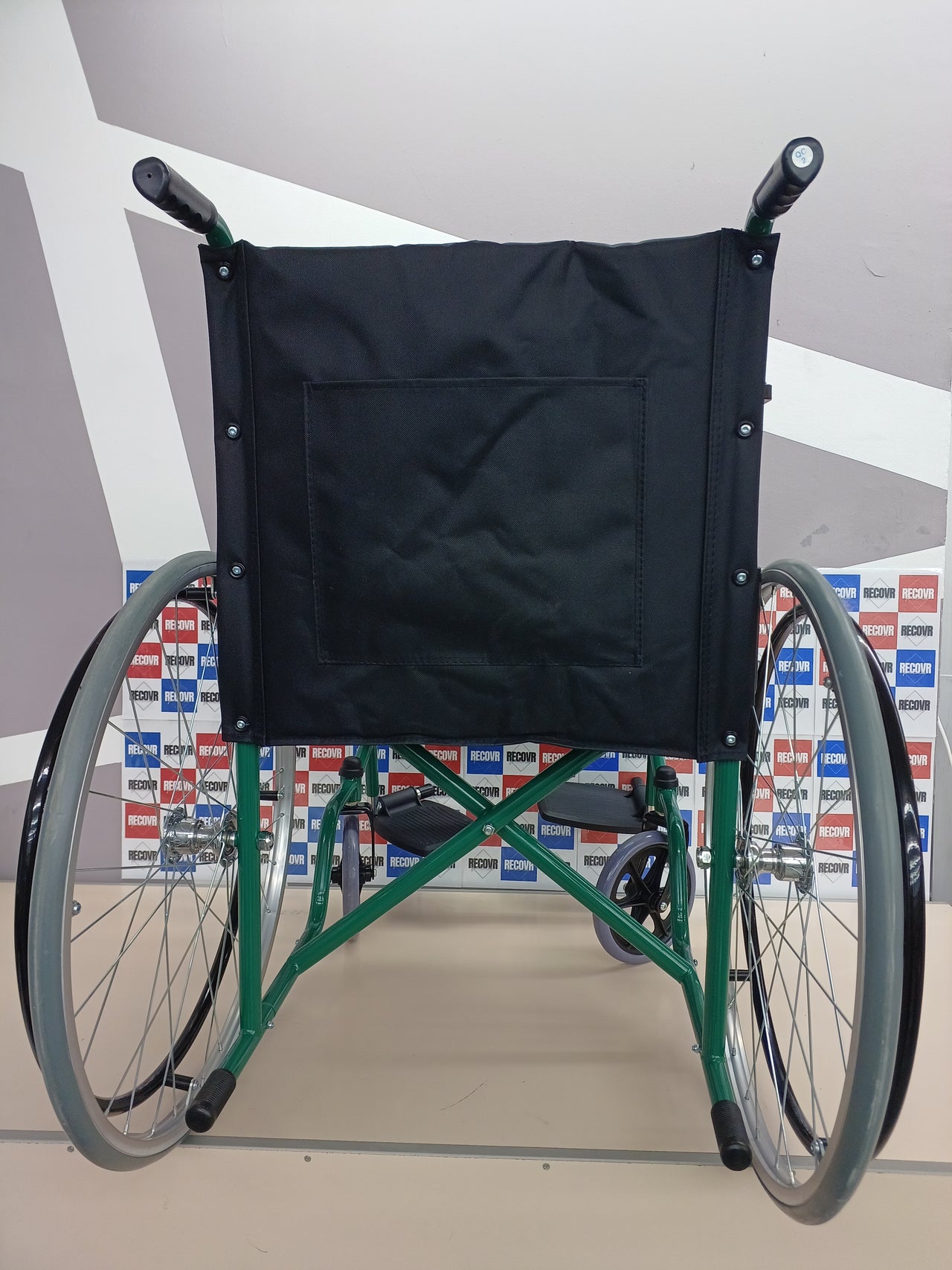 Mobiclinic®, Silla de ruedas, Autopropulsable, Plegable, Alcazaba, Asiento 46 cm, Sistema subebordillos, Reposabrazos acolchados, Reposapiés abatibles, Antipinchazos